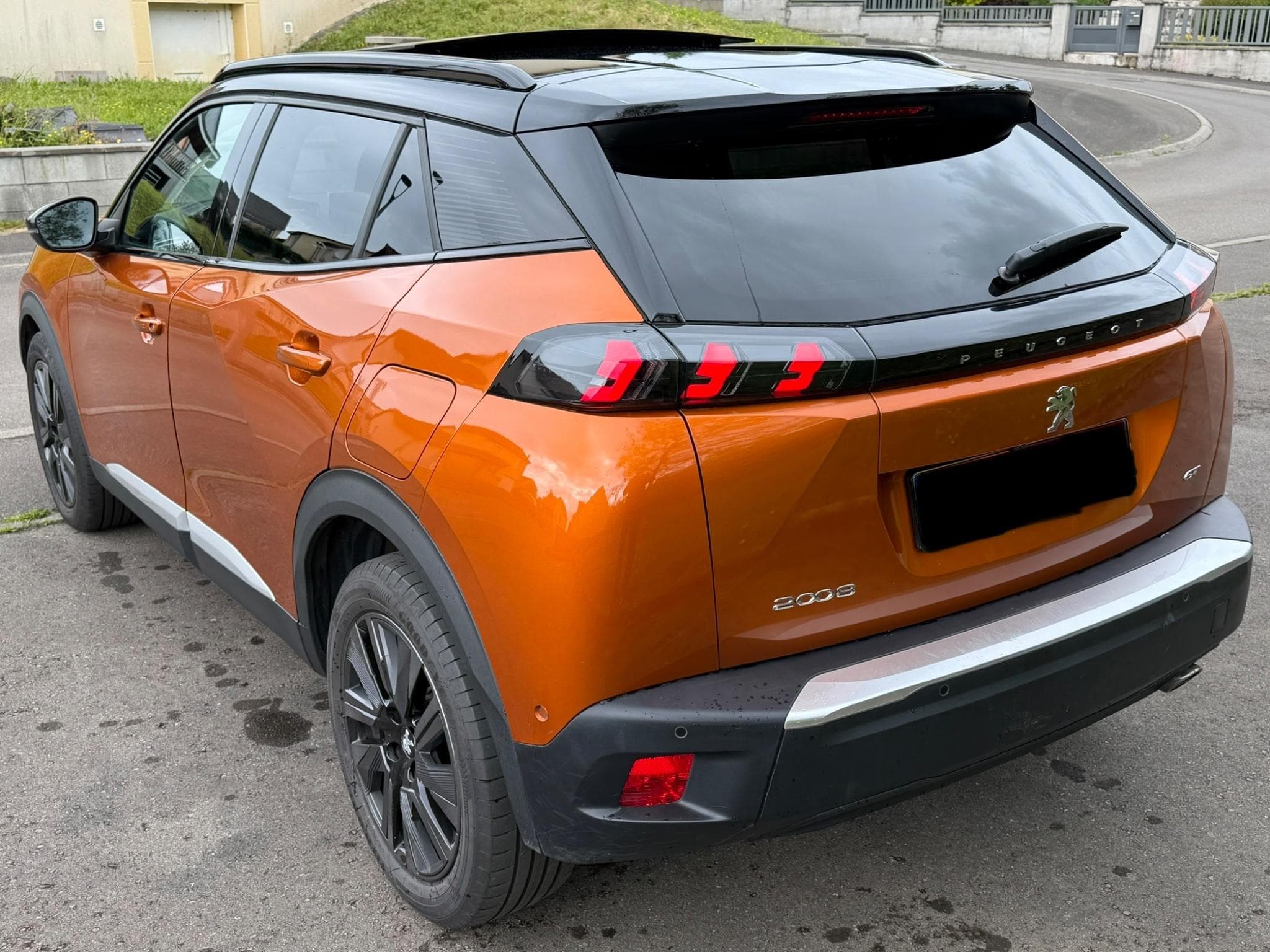 Peugeot 2008 GT 130 EAT8 (2021) - Photo 2
