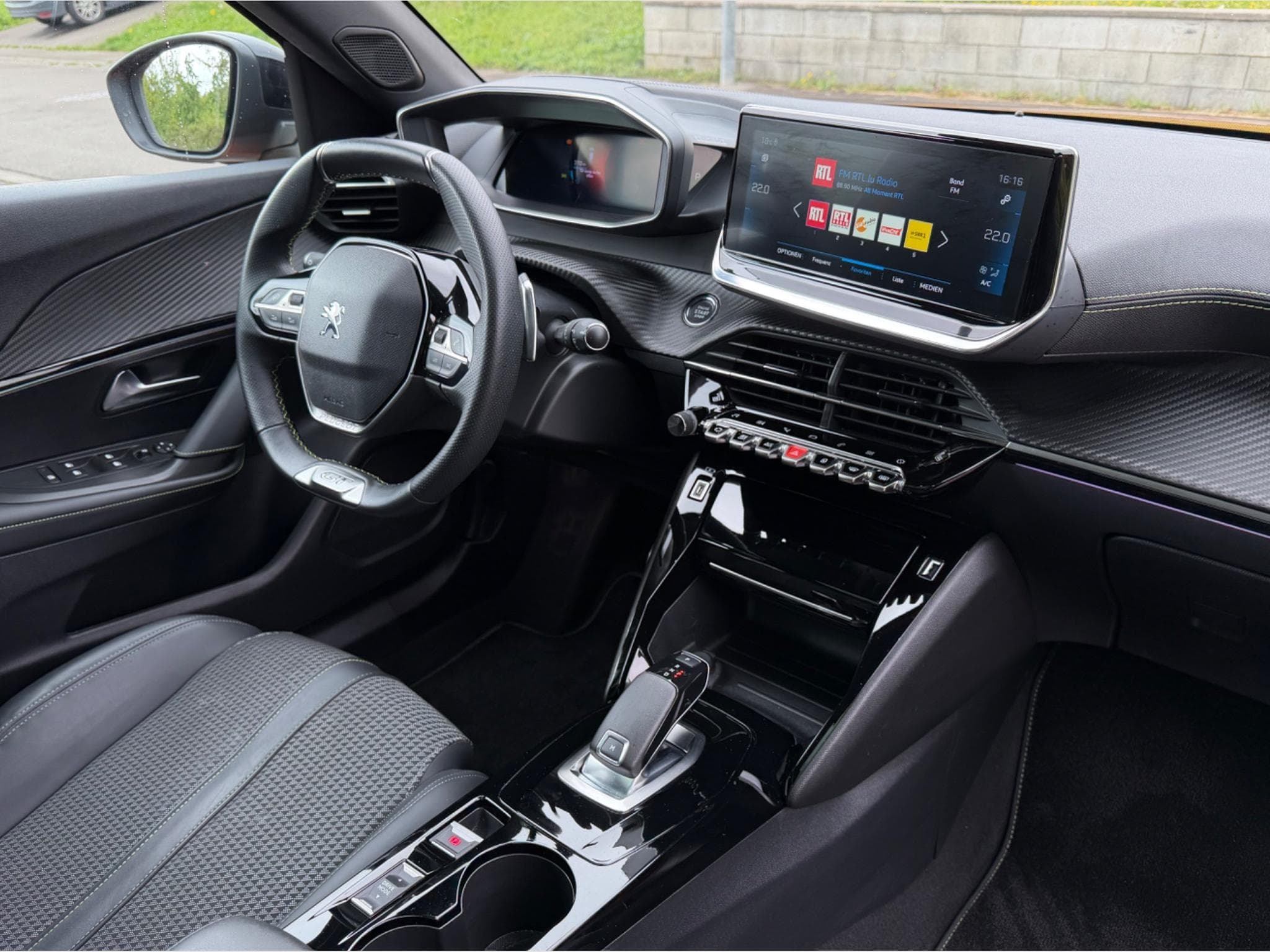 Peugeot 2008 GT 130 EAT8 (2021) - Photo 3