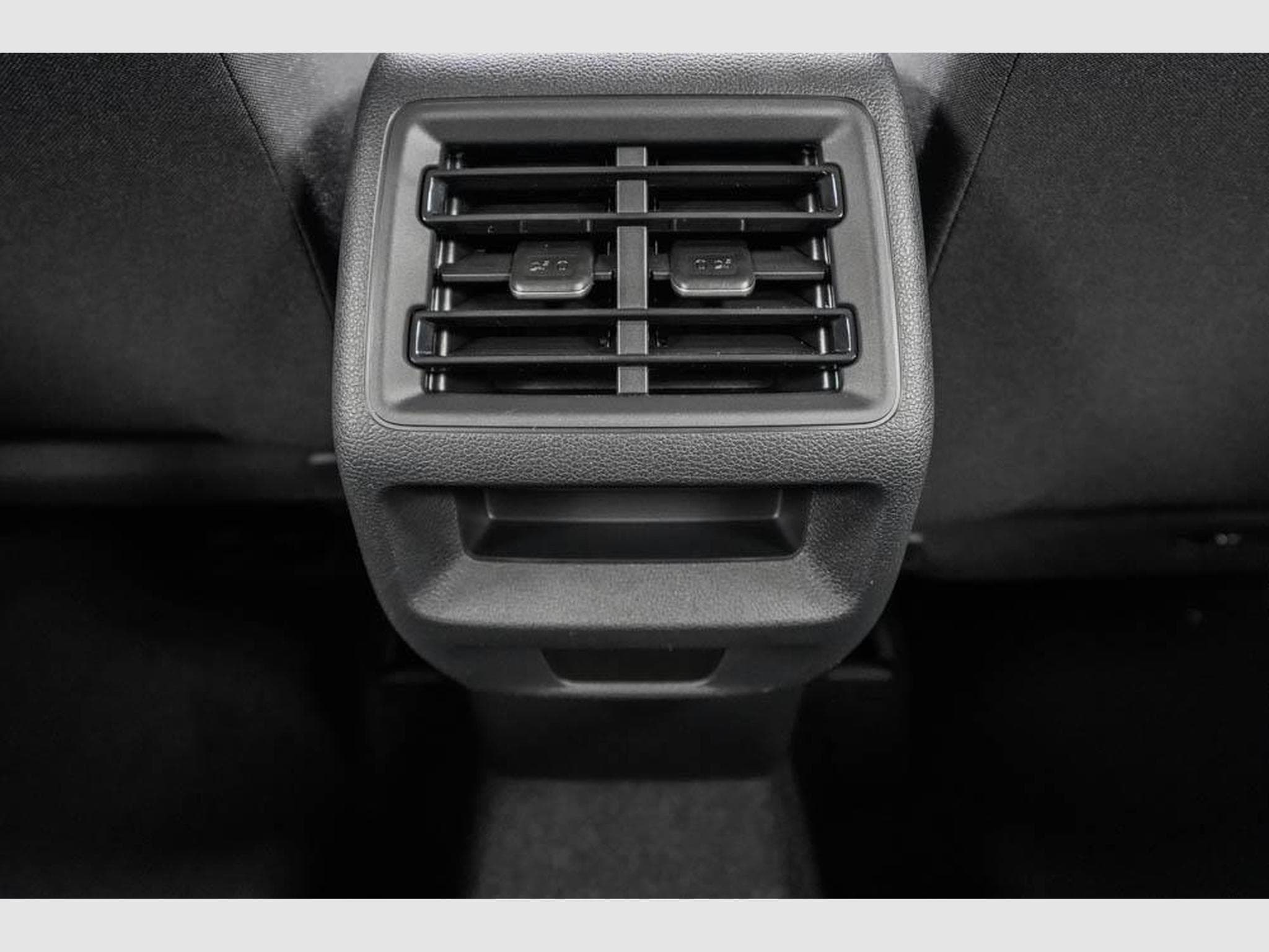 VW Tiguan 1,5 eTSI DSG (2026) - Photo 18