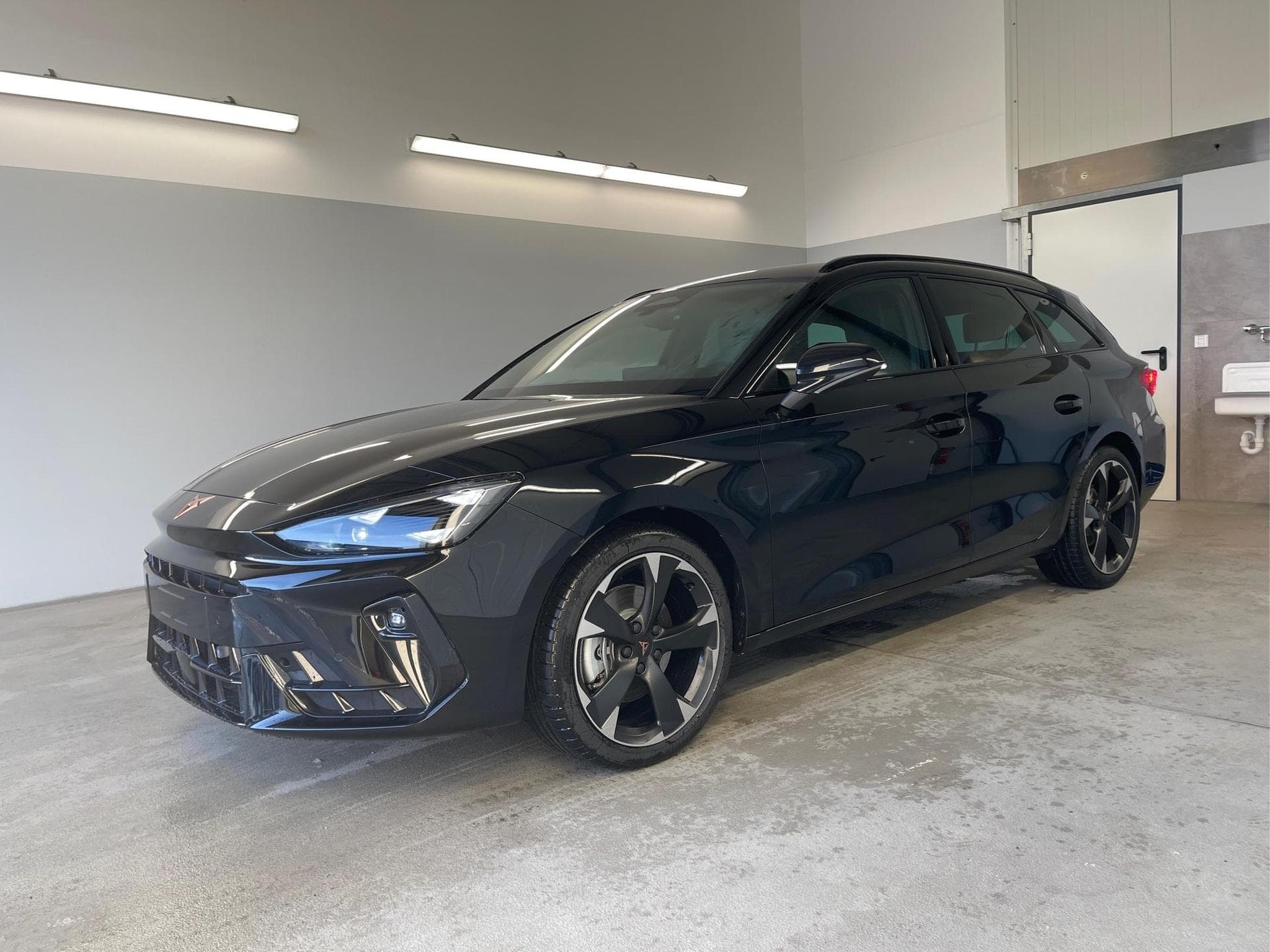 Cupra Leon ST (2026) - Photo 1