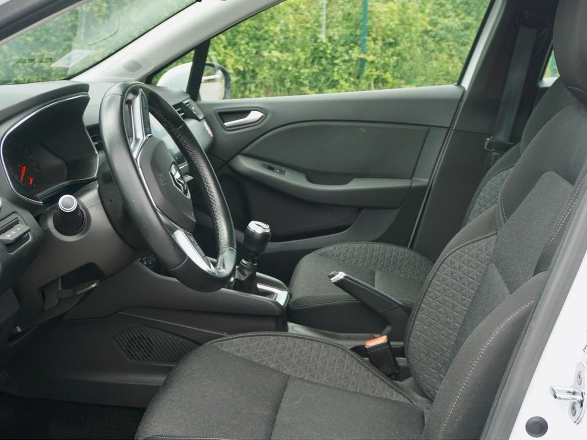 Renault Clio Renault Clio 5  - 1.0 TCe 100 ch (2020) - Photo 4