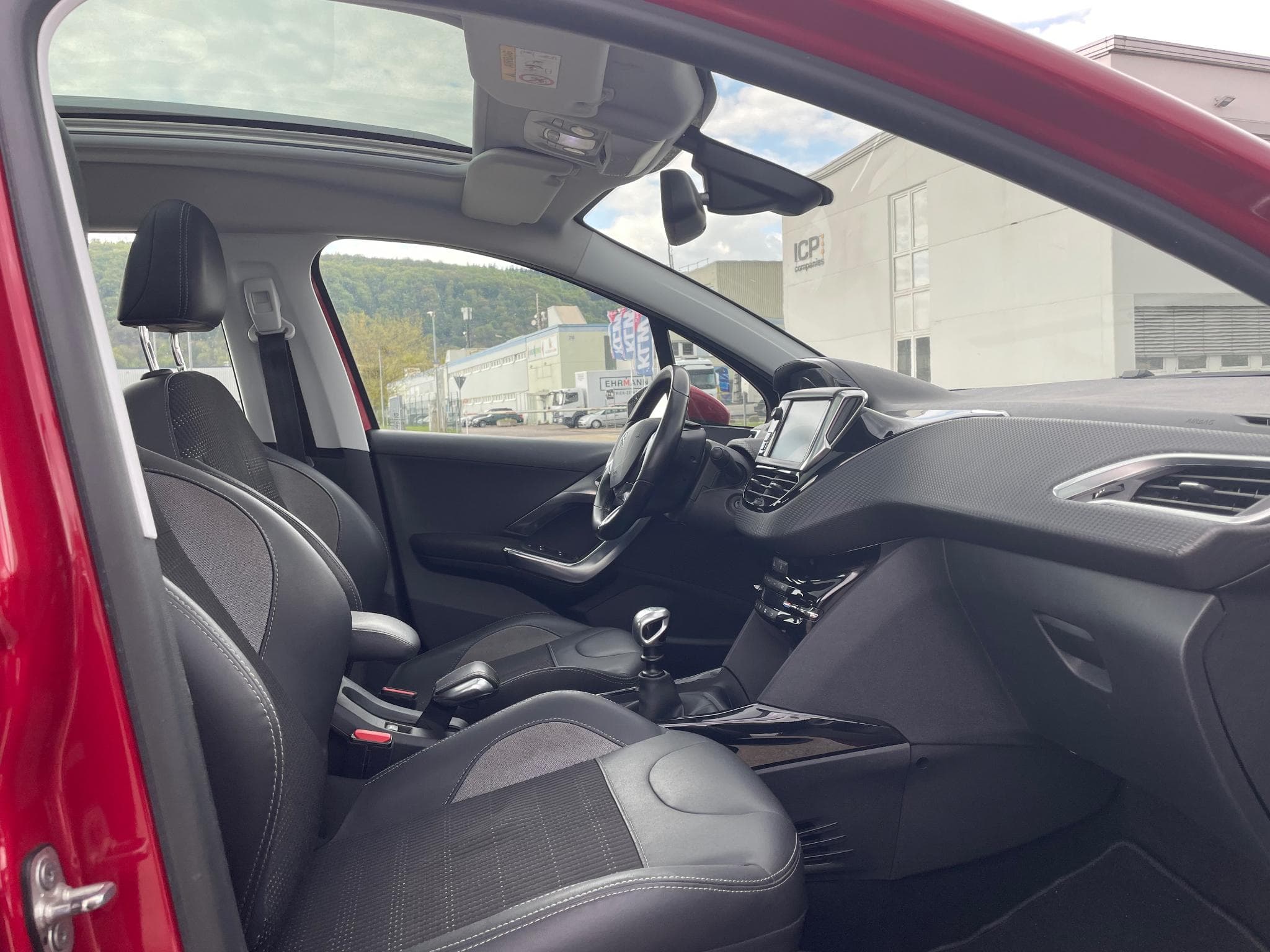 Peugeot 2008 Peugeot 2008,Allure/1.2/Panorama/50TKM! (2018) - Photo 9