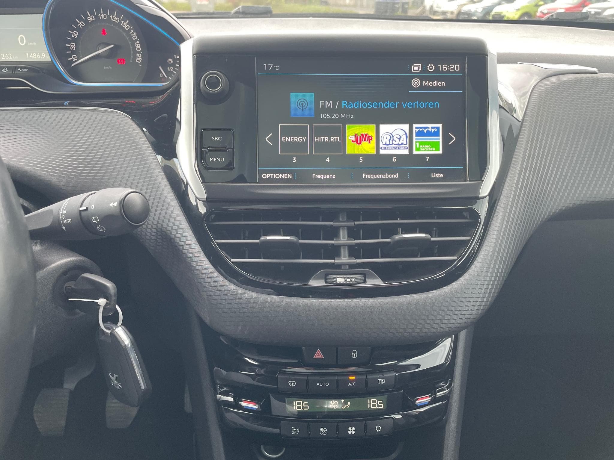 Peugeot 2008 Peugeot 2008,Allure/1.2/Panorama/50TKM! (2018) - Photo 15