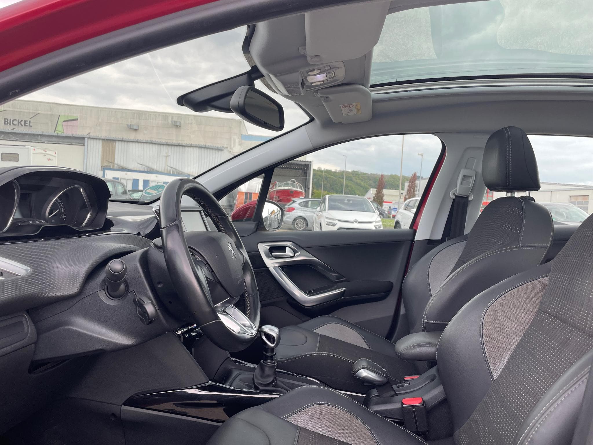 Peugeot 2008 Peugeot 2008,Allure/1.2/Panorama/50TKM! (2018) - Photo 8