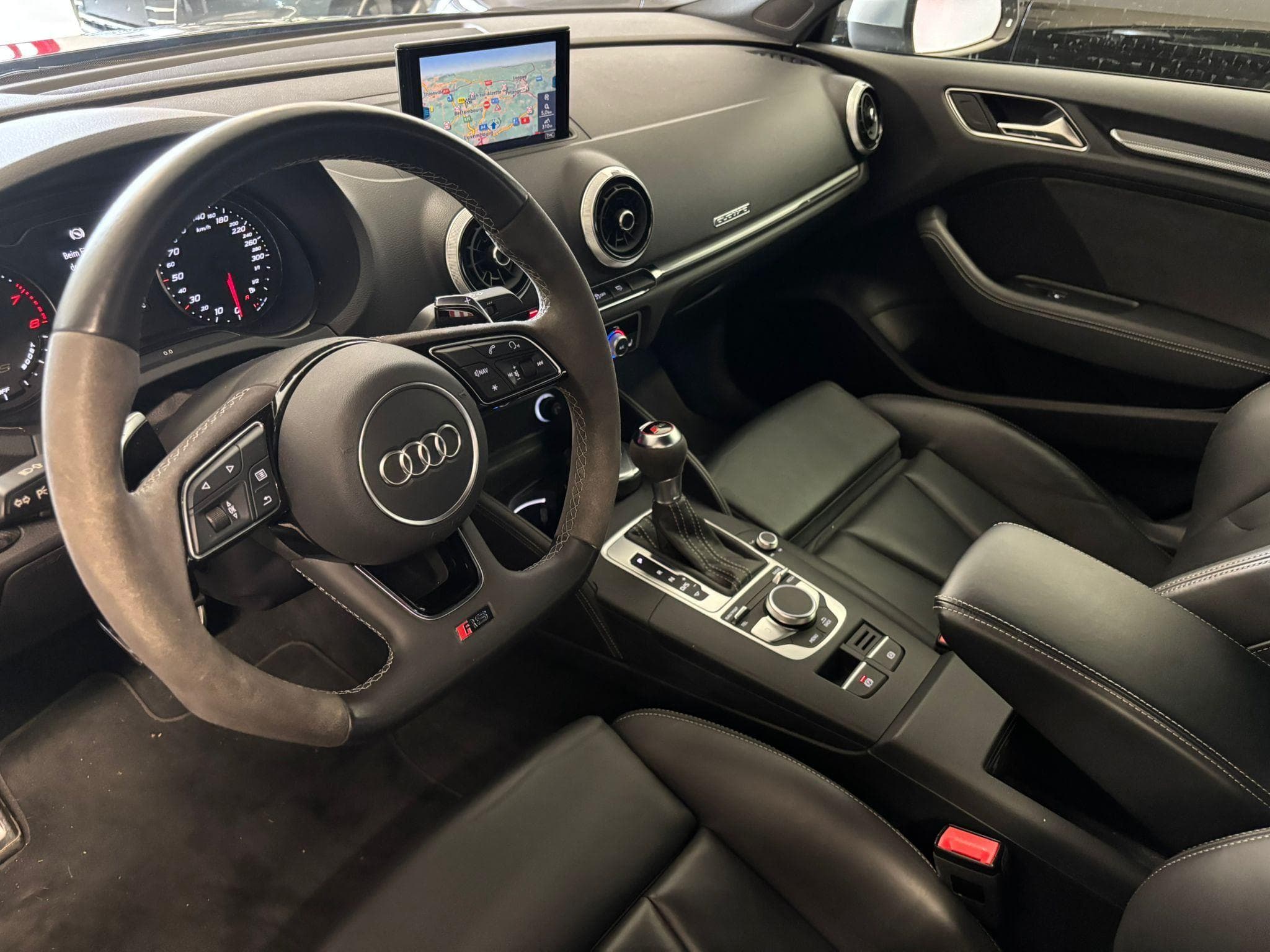 Audi RS3 Lim. 2.5 TFSI quattro (2019) - Photo 8