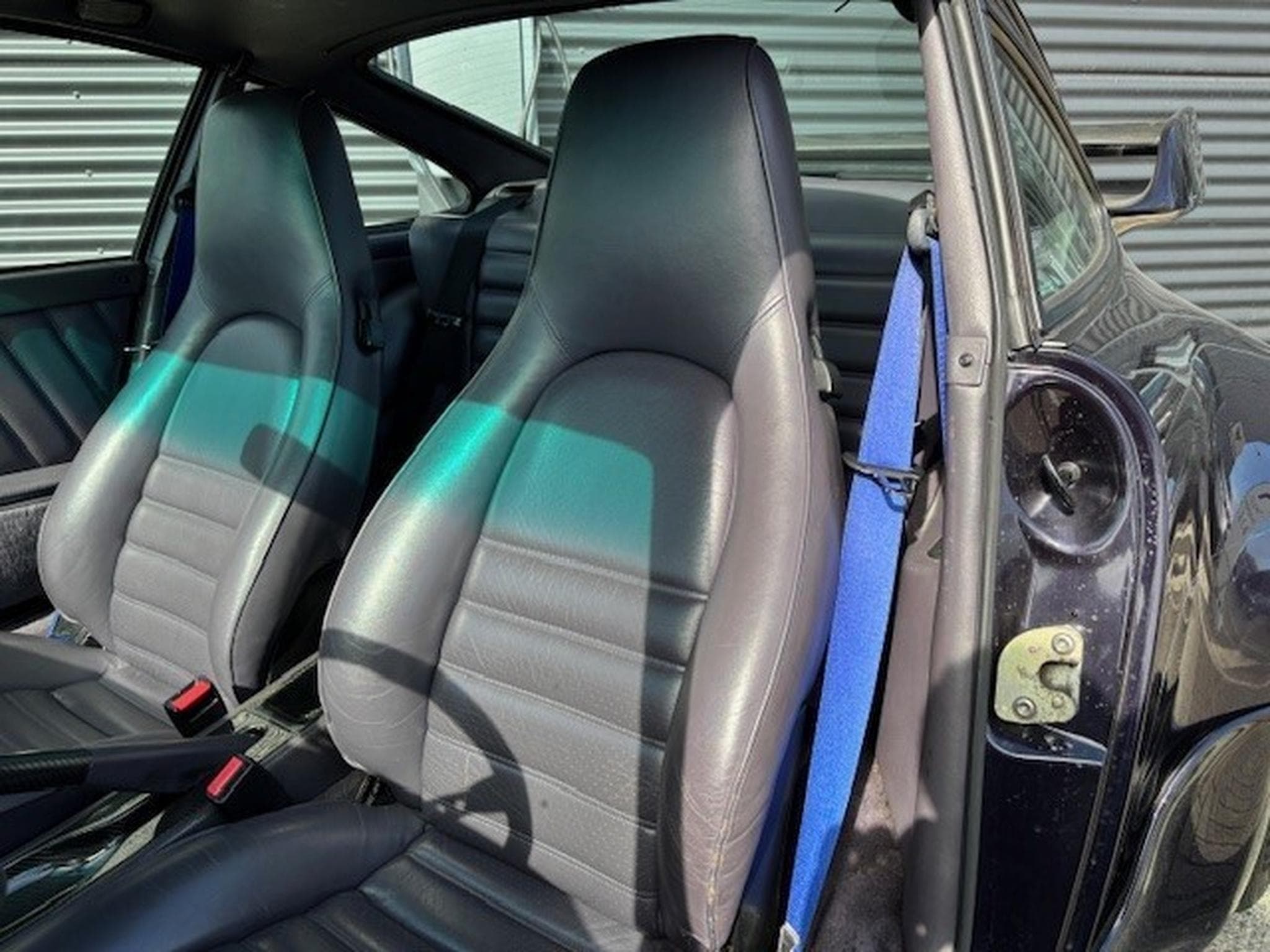 Porsche 911 964 Carrera 4 TURBO-LOOK (1993) - Photo 10