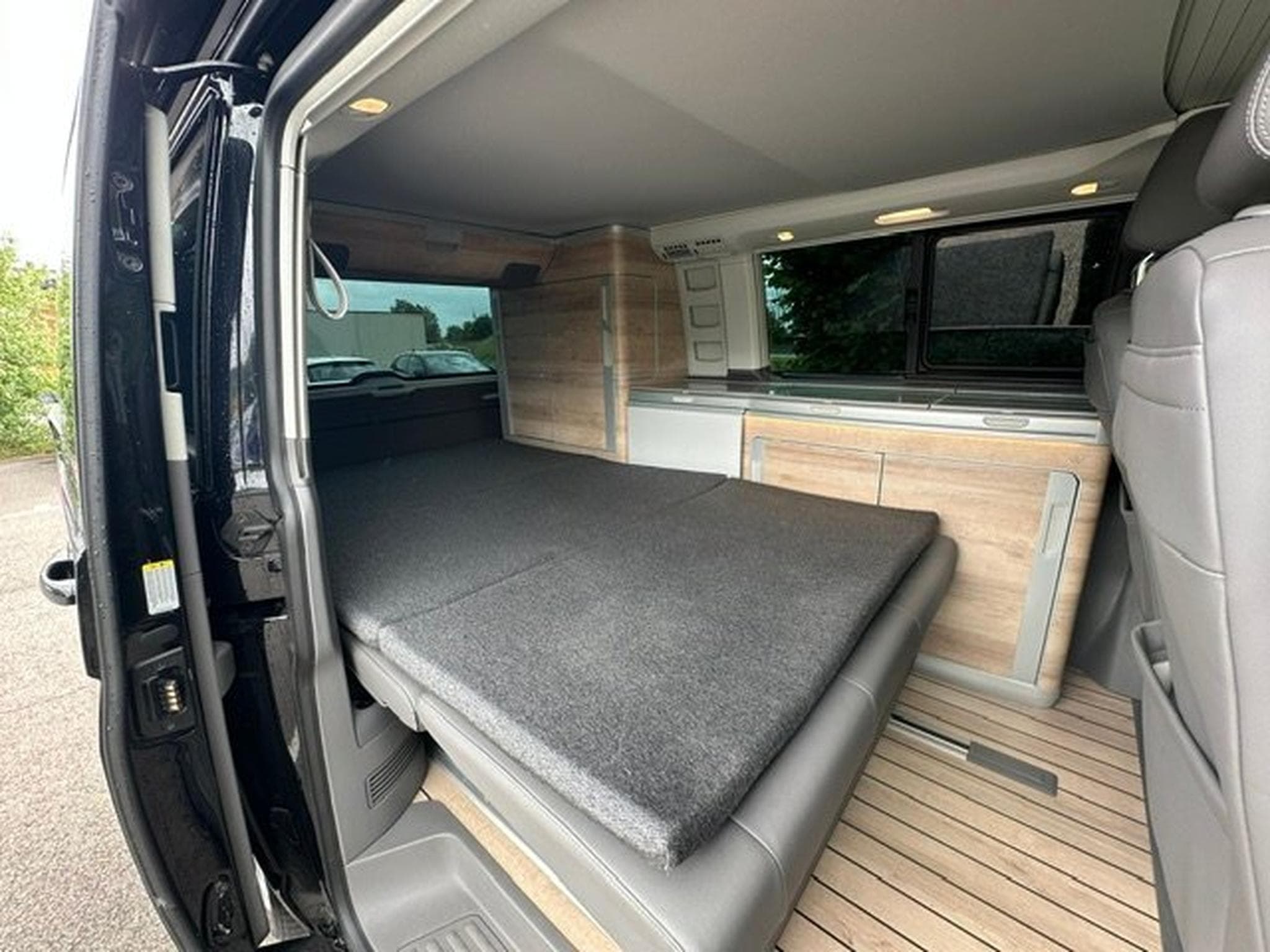 VW California T5 Ocean court 150kW TDI DSG7 4Motion (2024) - Photo 11