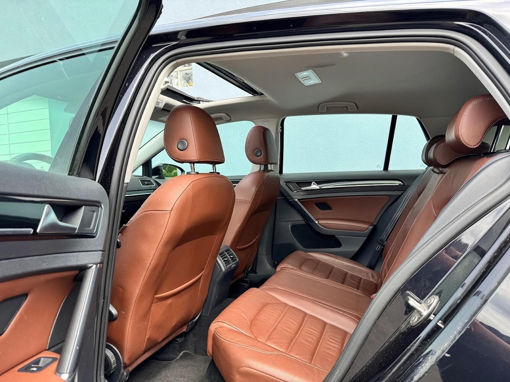 VW Golf 1.6 TDI 105 DSG TOIT OUVRANT (2013) - Photo 10