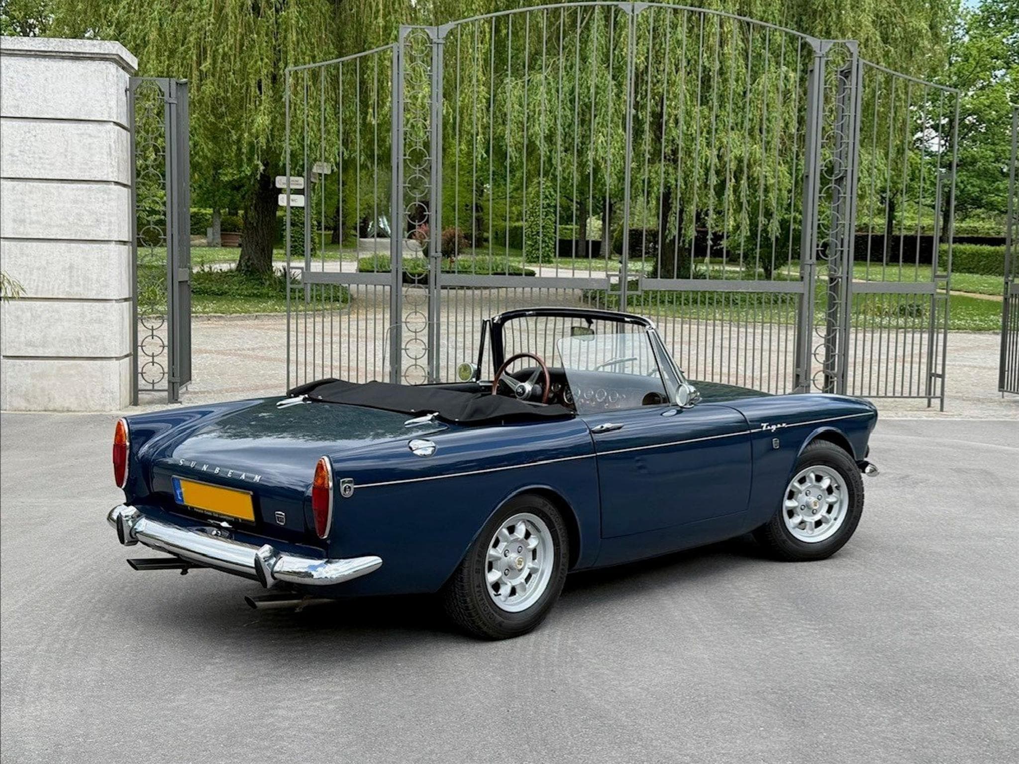 Sunbeam Alpine Tiger 4.2L V8 Convertible (1965) - Photo 2