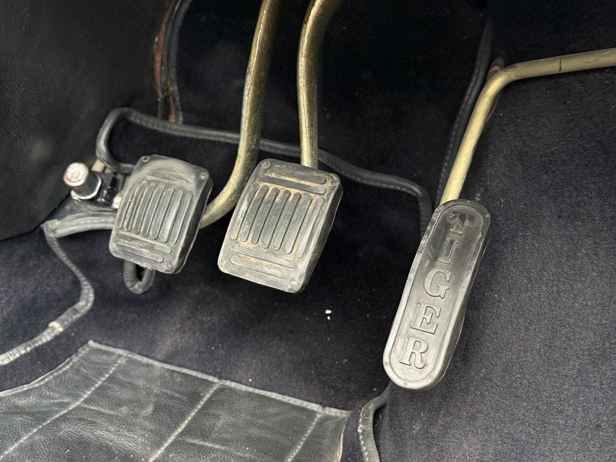 Sunbeam Alpine Tiger 4.2L V8 Convertible (1965) - Photo 13