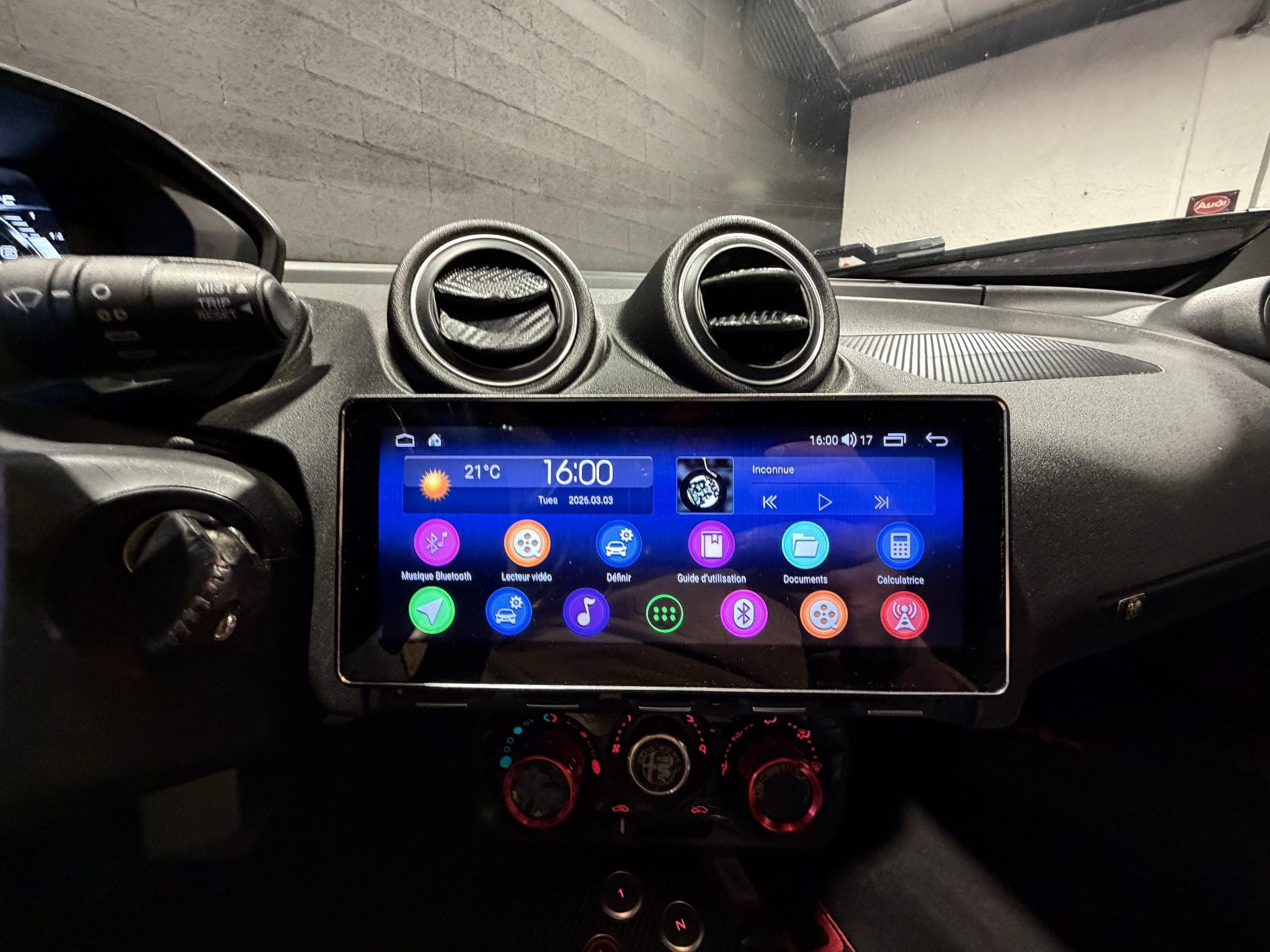 Alfa-Romeo 4C 1750 Tbi 240 ch TCT Standard Edition (2015) - Photo 14