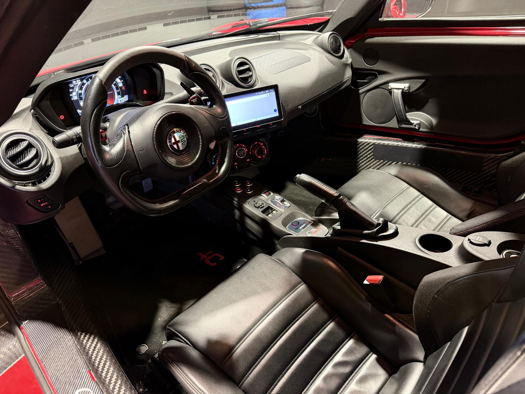 Alfa-Romeo 4C 1750 Tbi 240 ch TCT Standard Edition (2015) - Photo 10