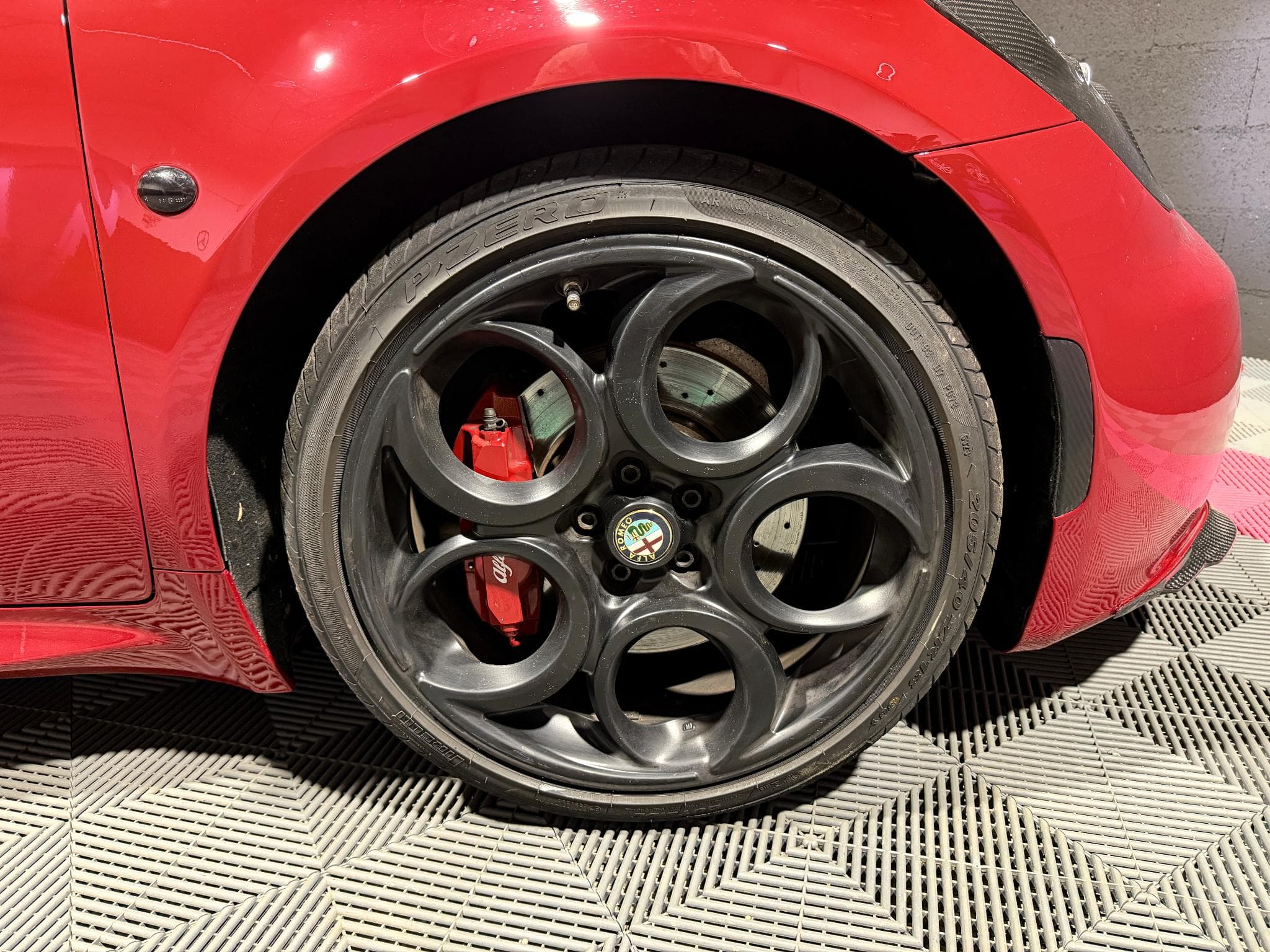 Alfa-Romeo 4C 1750 Tbi 240 ch TCT Standard Edition (2015) - Photo 9
