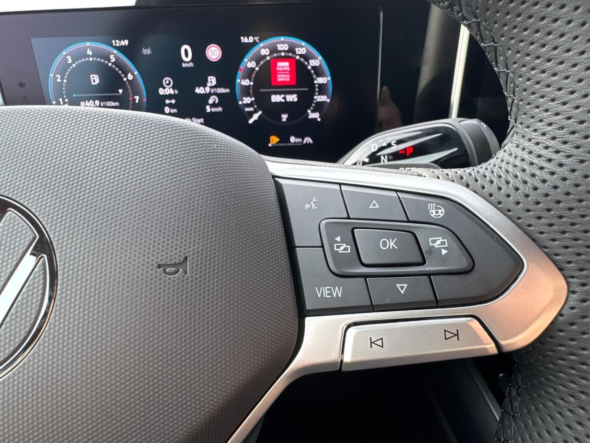 VW Passat Variant R-Line (2026) - Photo 18