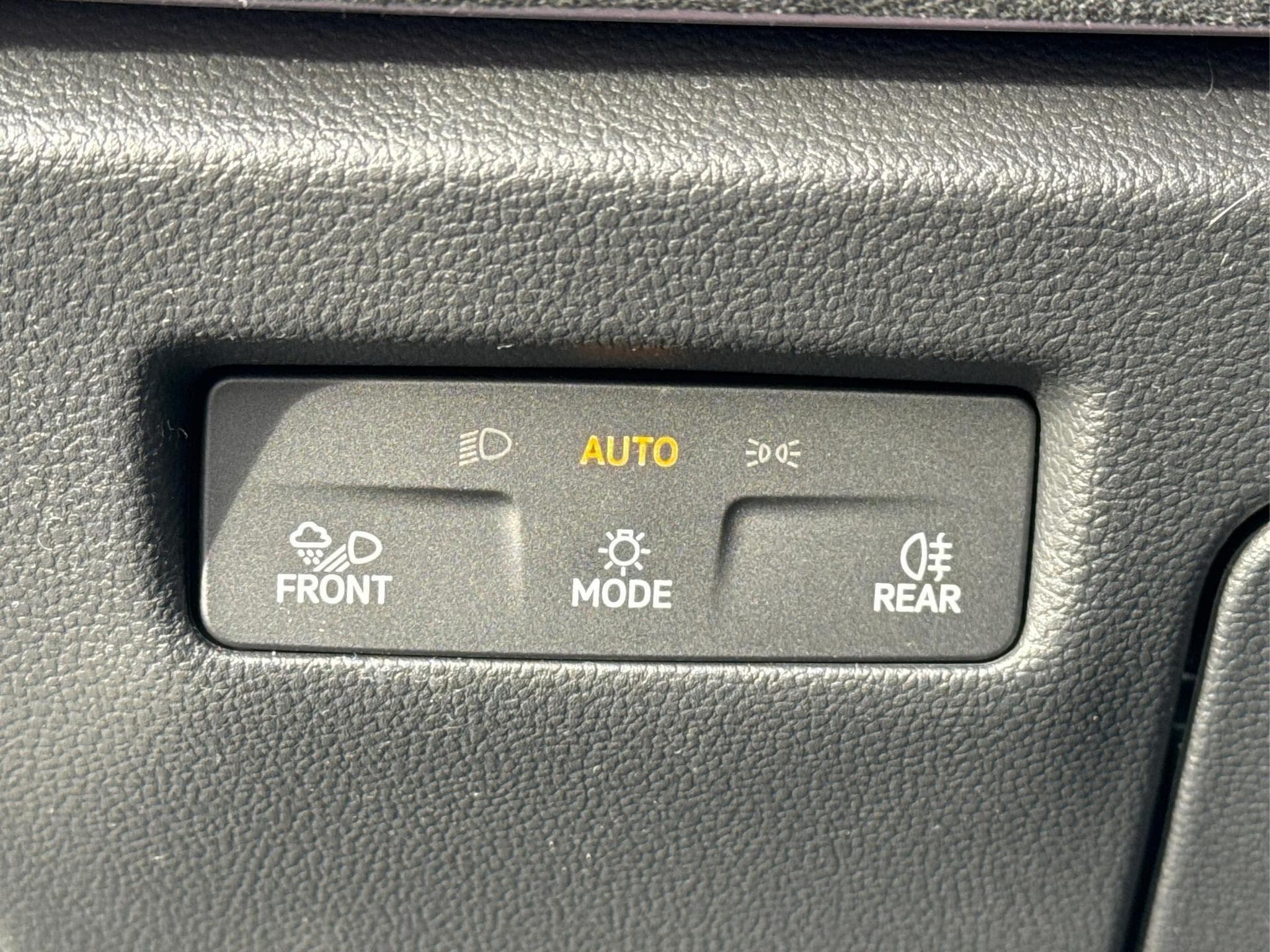 VW Passat Variant R-Line (2026) - Photo 21