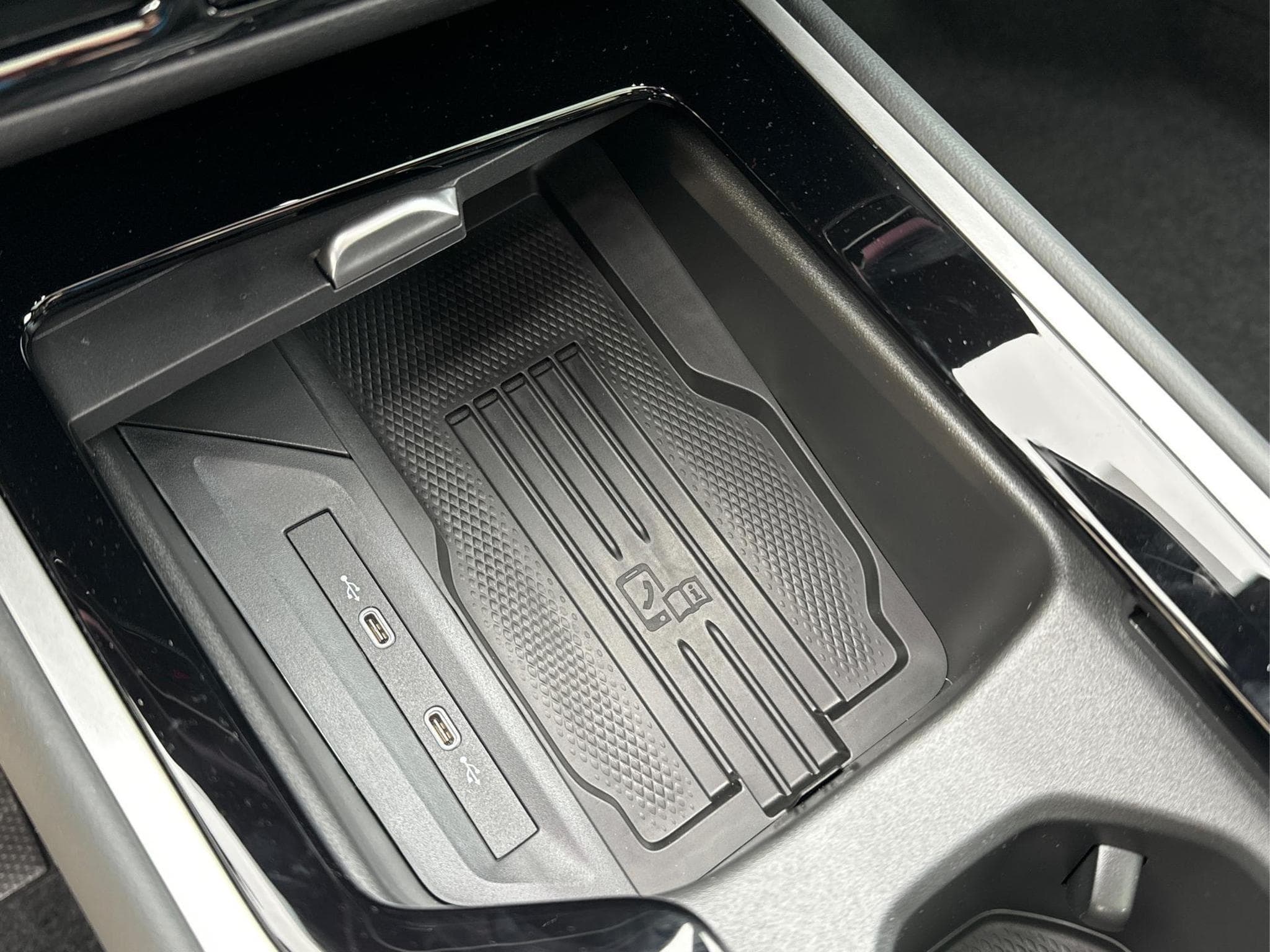 VW Passat Variant R-Line (2026) - Photo 23