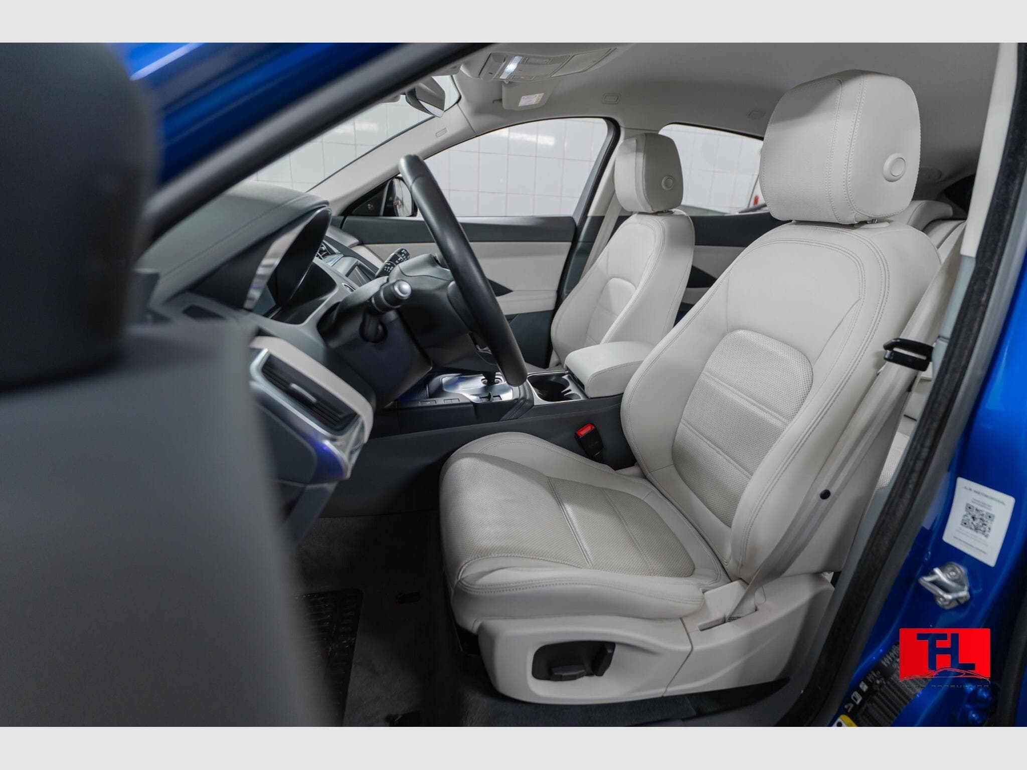 Jaguar E-Pace P250 S AWD (2018) - Photo 4