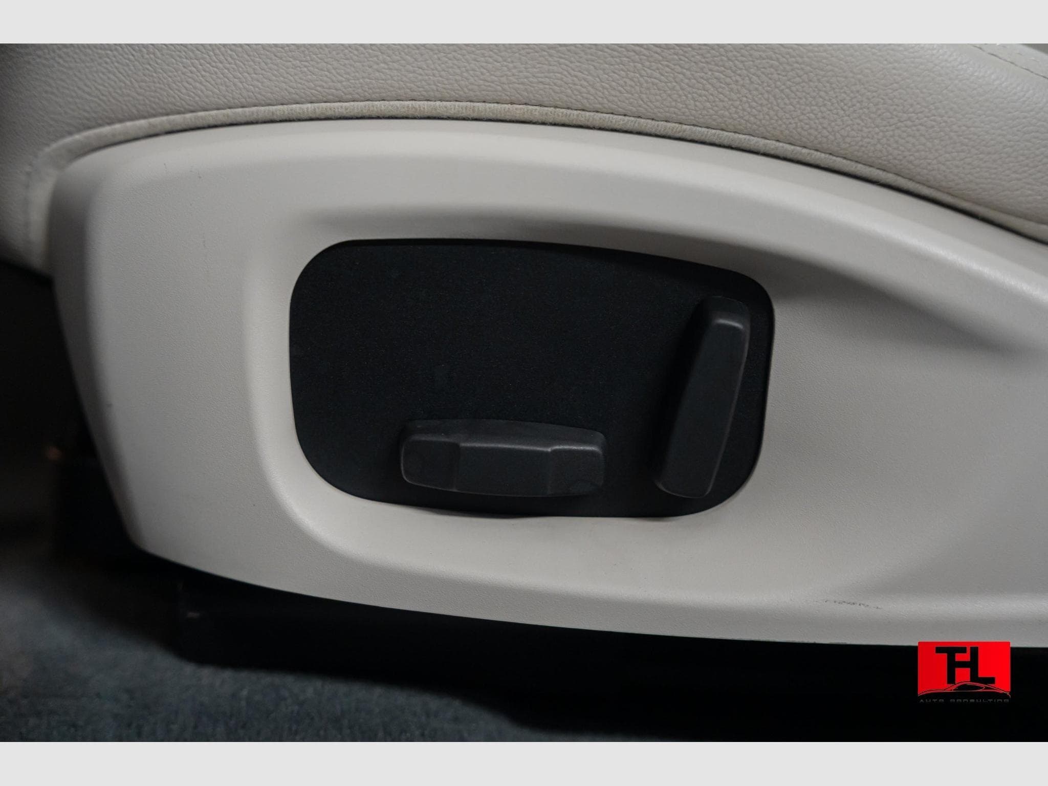 Jaguar E-Pace P250 S AWD (2018) - Photo 12