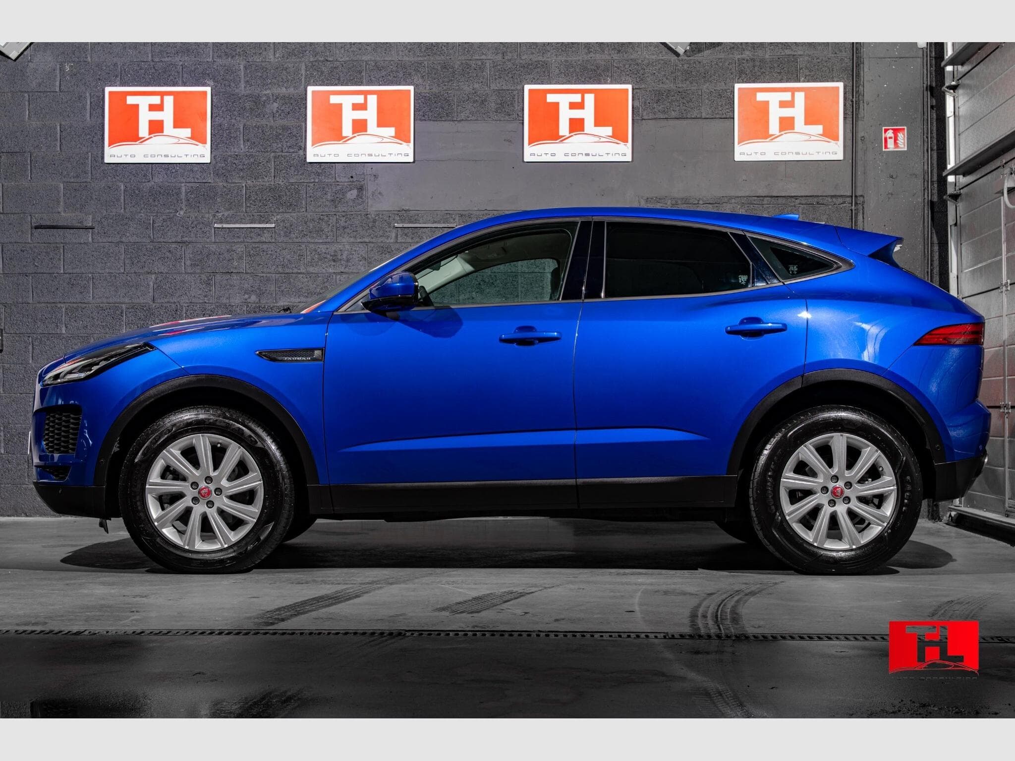 Jaguar E-Pace P250 S AWD (2018) - Photo 2