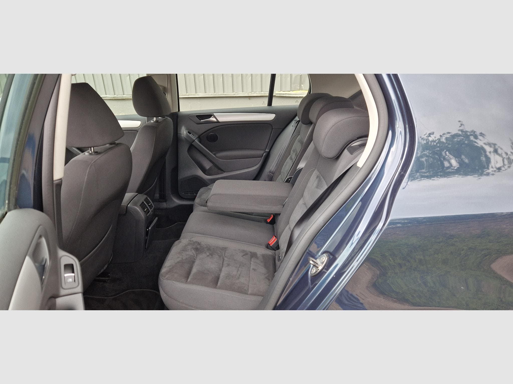 VW Golf VI 1.6 tdi DSG 105ch Highline (2011) - Photo 10