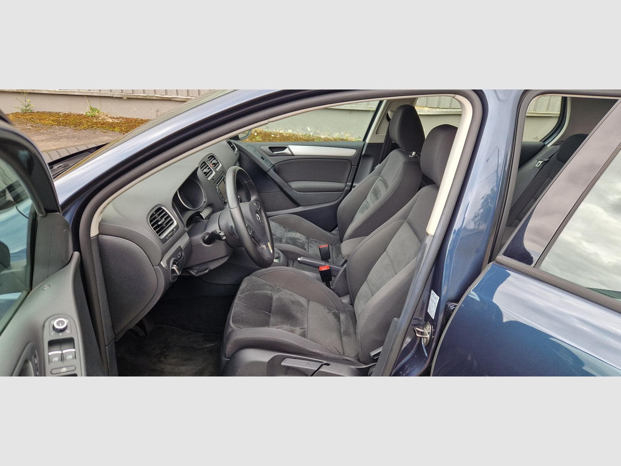 VW Golf VI 1.6 tdi DSG 105ch Highline (2011) - Photo 9
