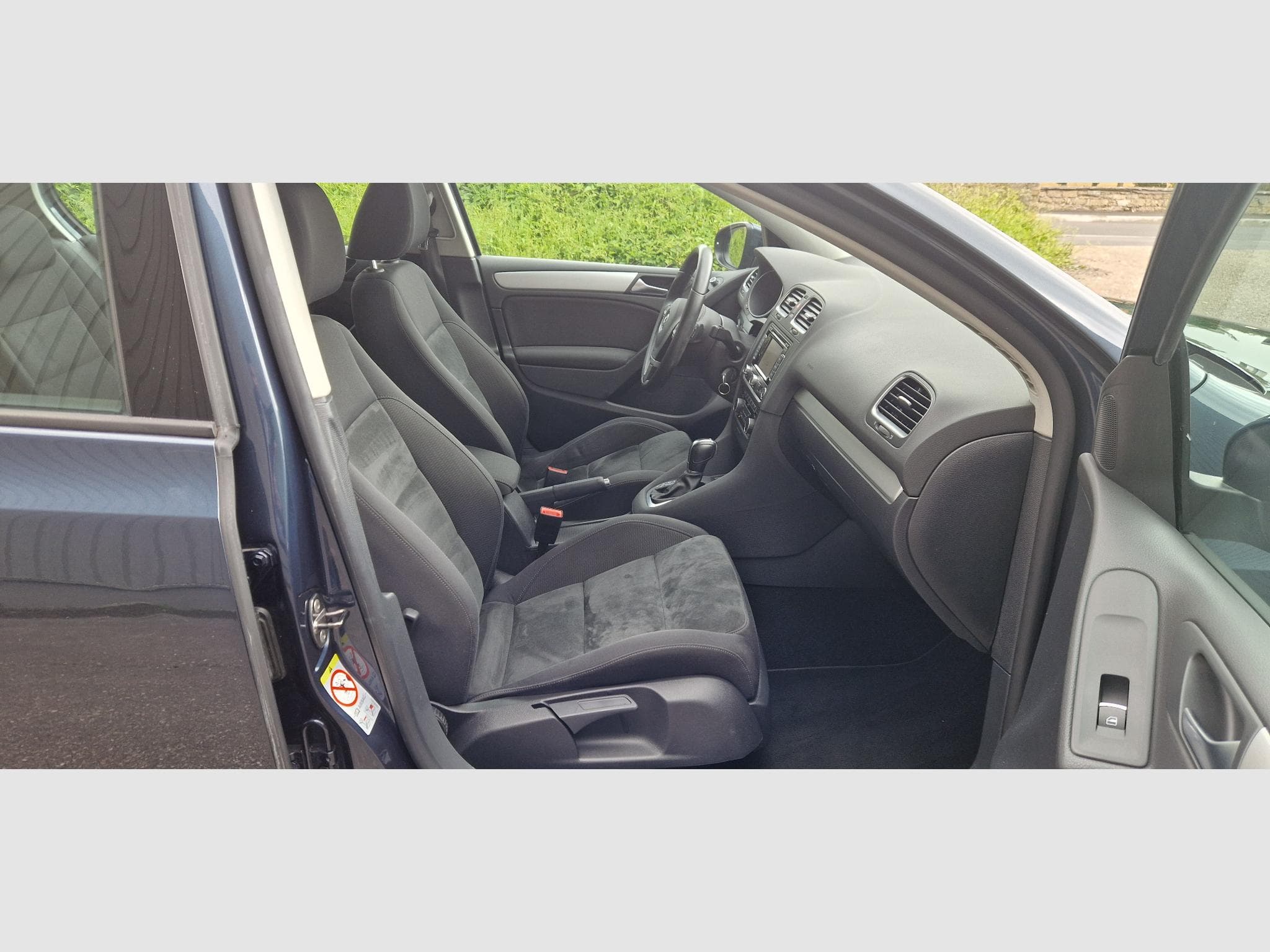 VW Golf VI 1.6 tdi DSG 105ch Highline (2011) - Photo 11