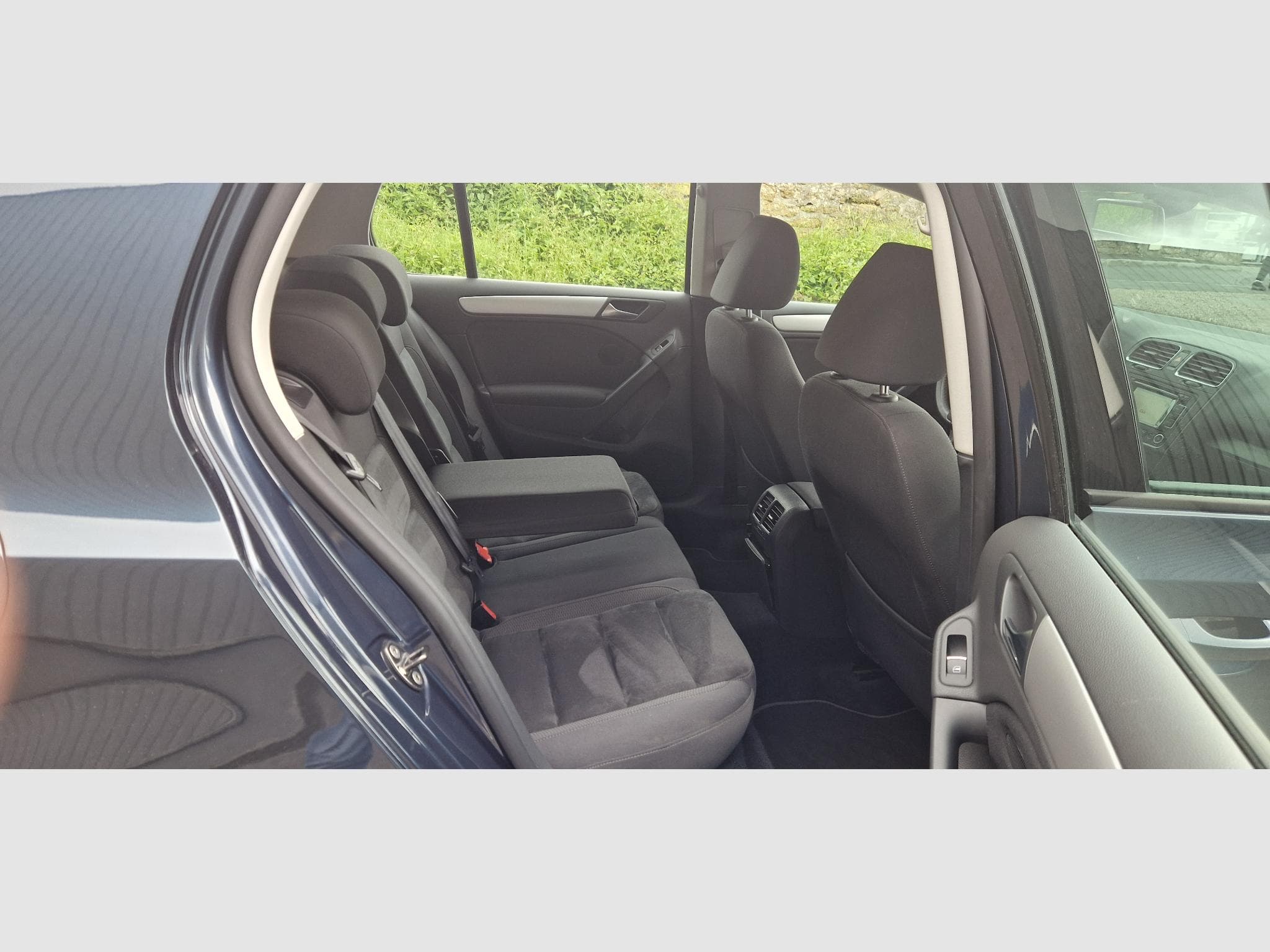 VW Golf VI 1.6 tdi DSG 105ch Highline (2011) - Photo 12