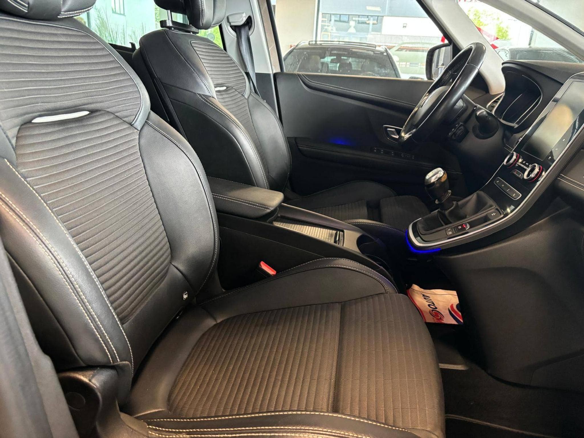 Renault Grand Scenic Bose (2017) - Photo 17