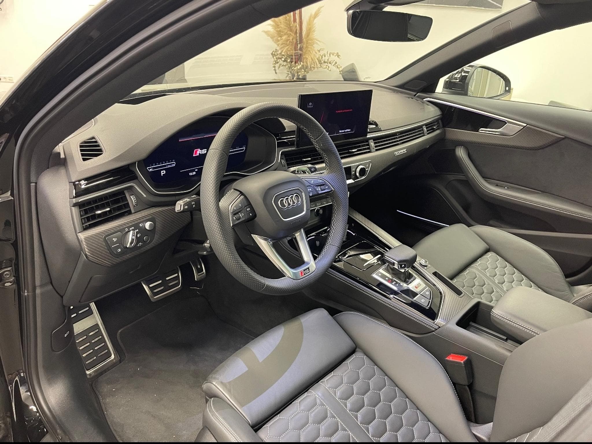 Audi RS4 Competition (2024) - Photo 4