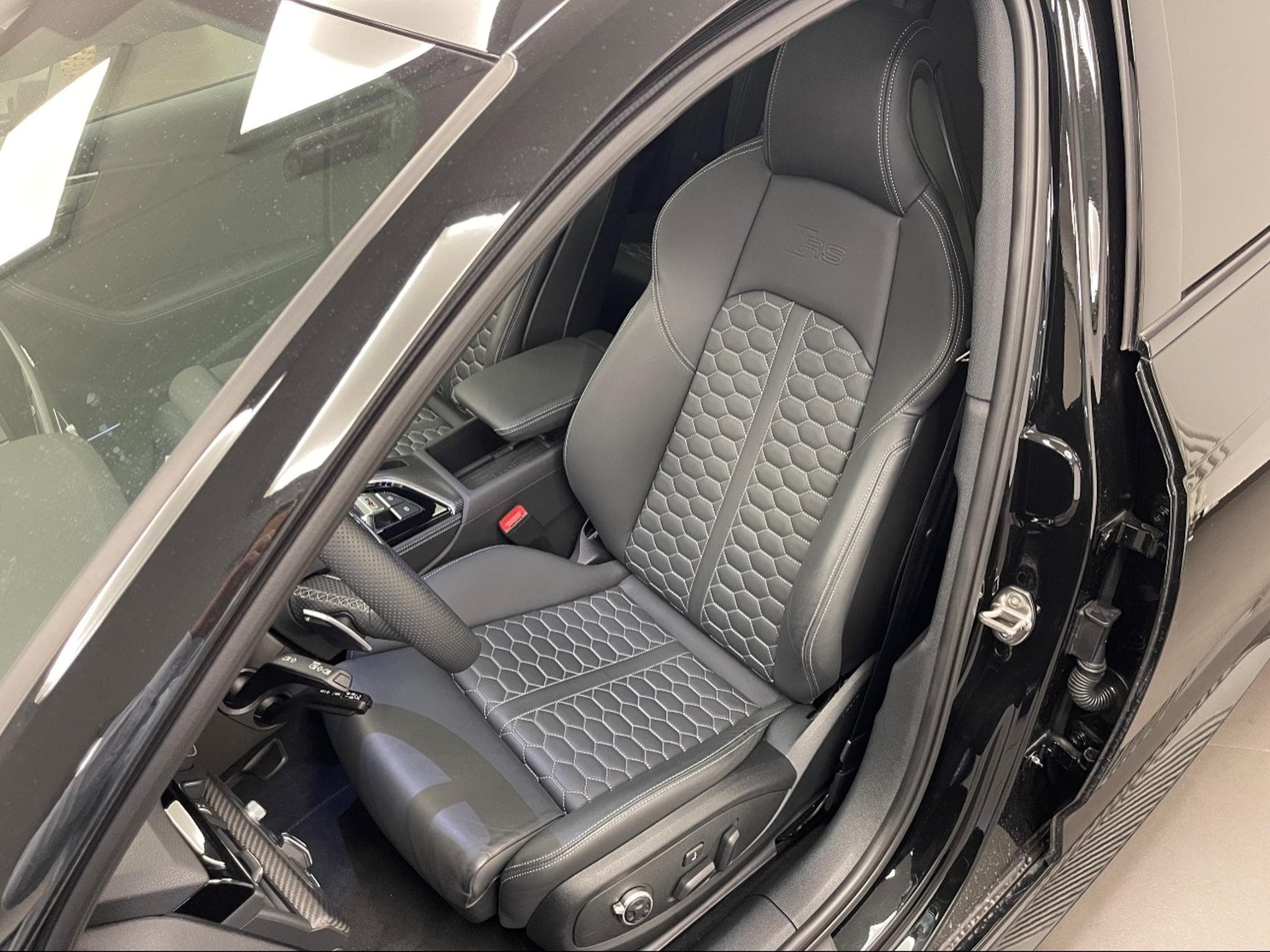 Audi RS4 Competition (2024) - Photo 5