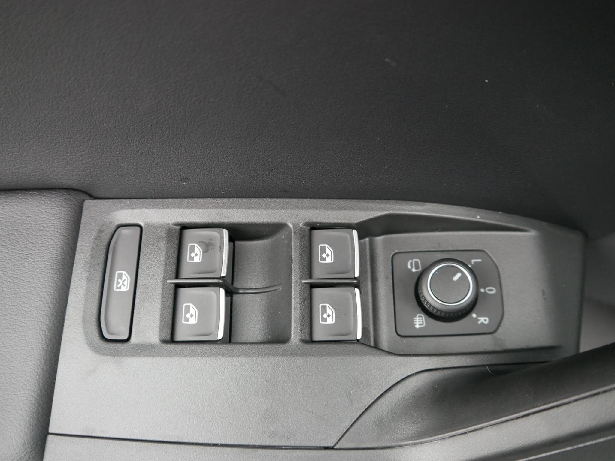 Seat Leon FR 1.5 eTSI (2025) - Photo 14