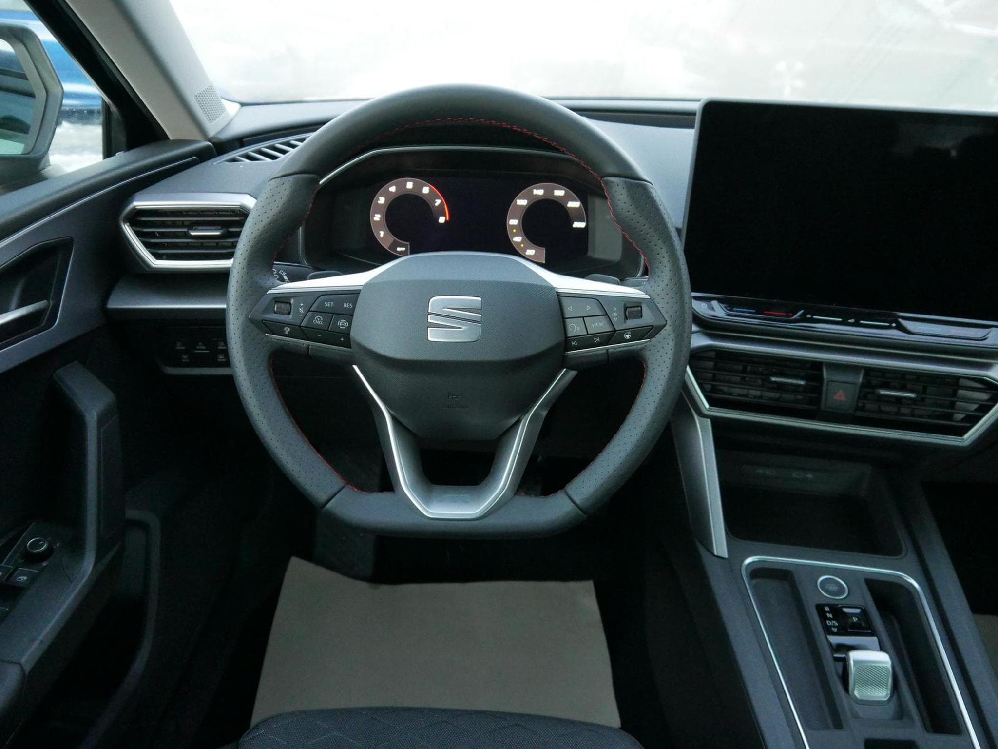Seat Leon FR 1.5 eTSI (2025) - Photo 12