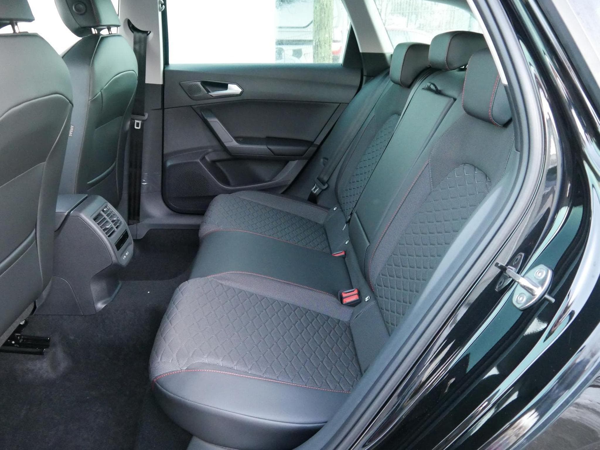 Seat Leon FR 1.5 eTSI (2025) - Photo 8