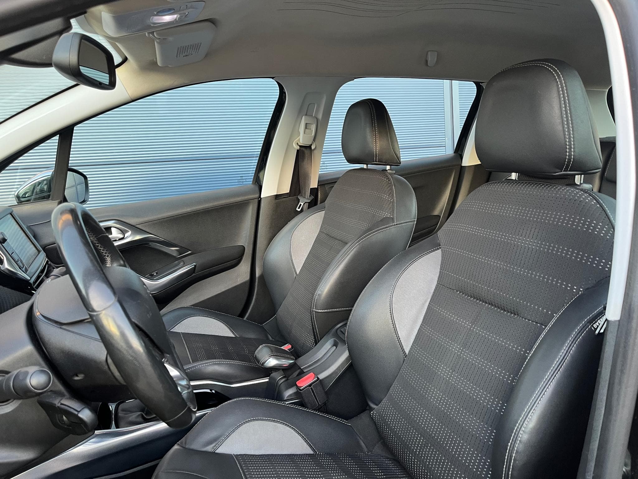 Peugeot 2008 1.6 E-HDI Allure (2014) - Photo 10