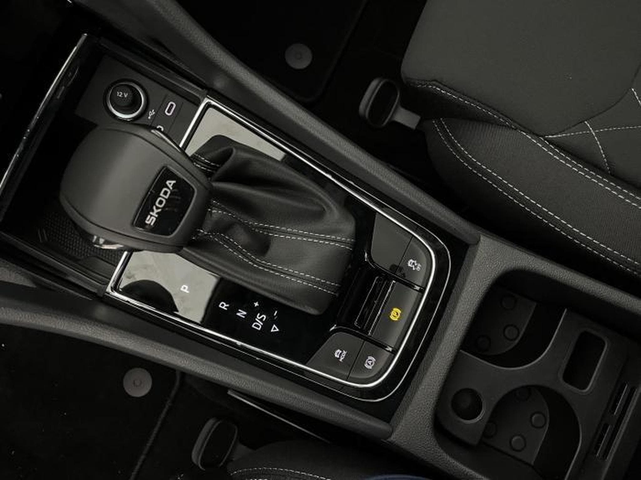 Skoda Karoq Sportline (2026) - Foto 19