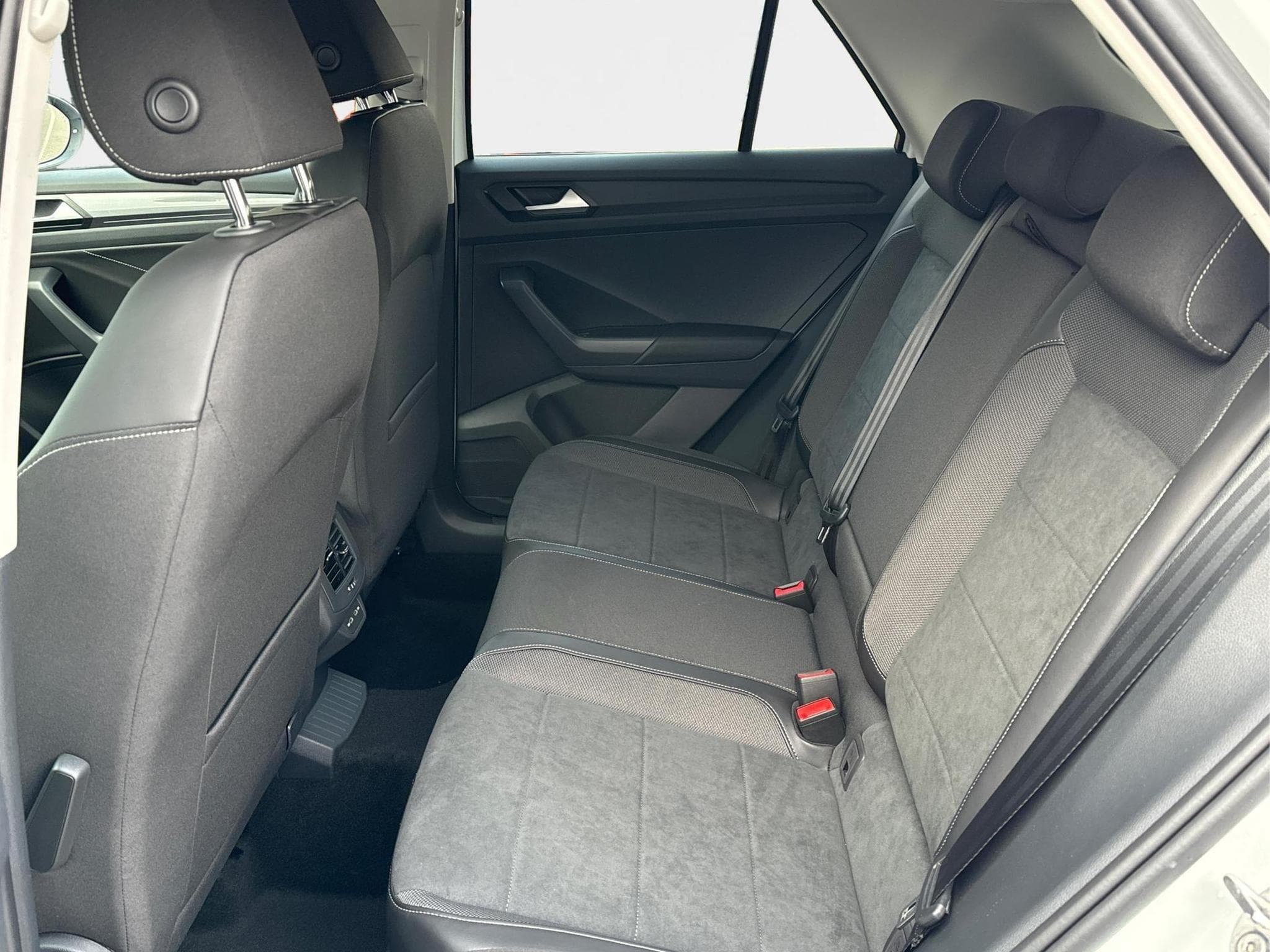 VW T-Roc Limited (2026) - Photo 18