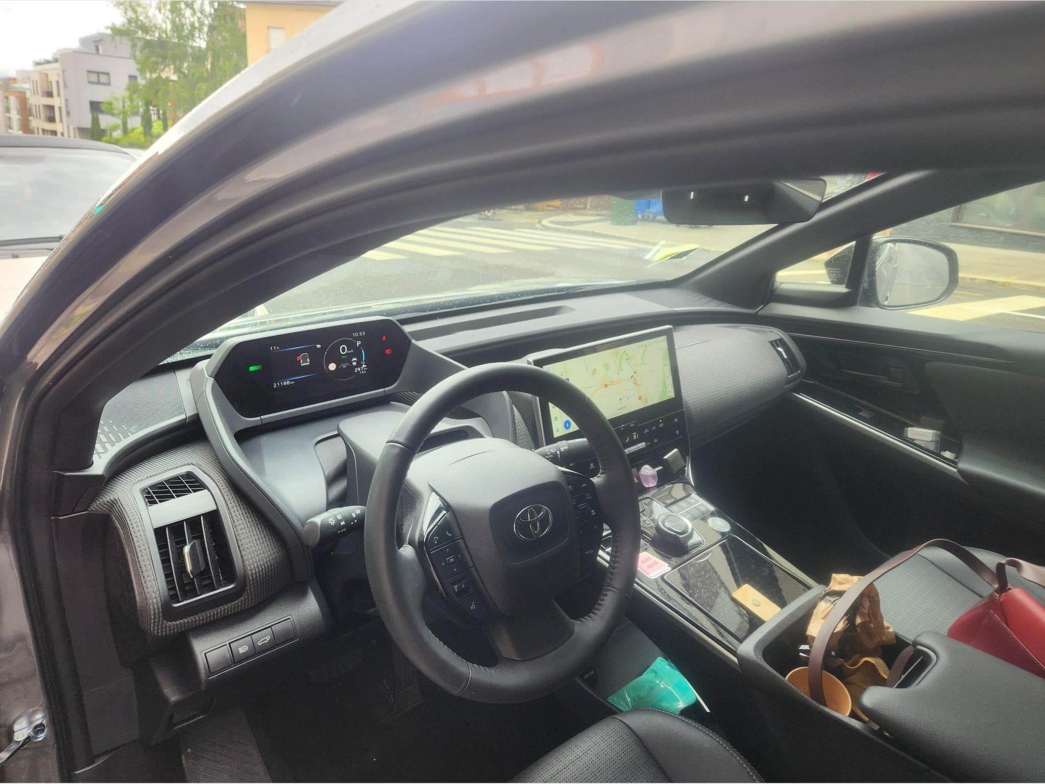 Toyota bZ4X SUV LWB EV 2WD AT Executive LHD (2025) - Photo 3