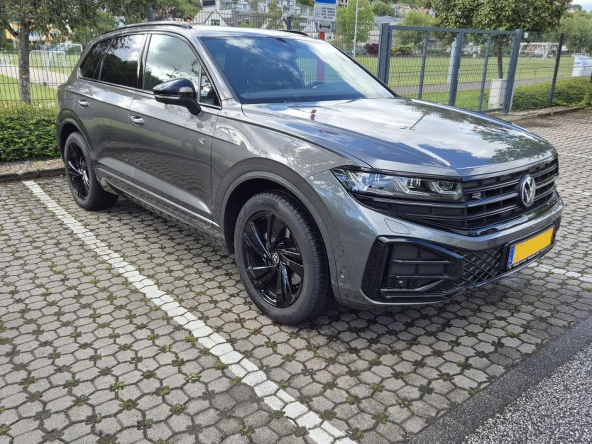 VW Touareg R-Line (2025) - Photo 3
