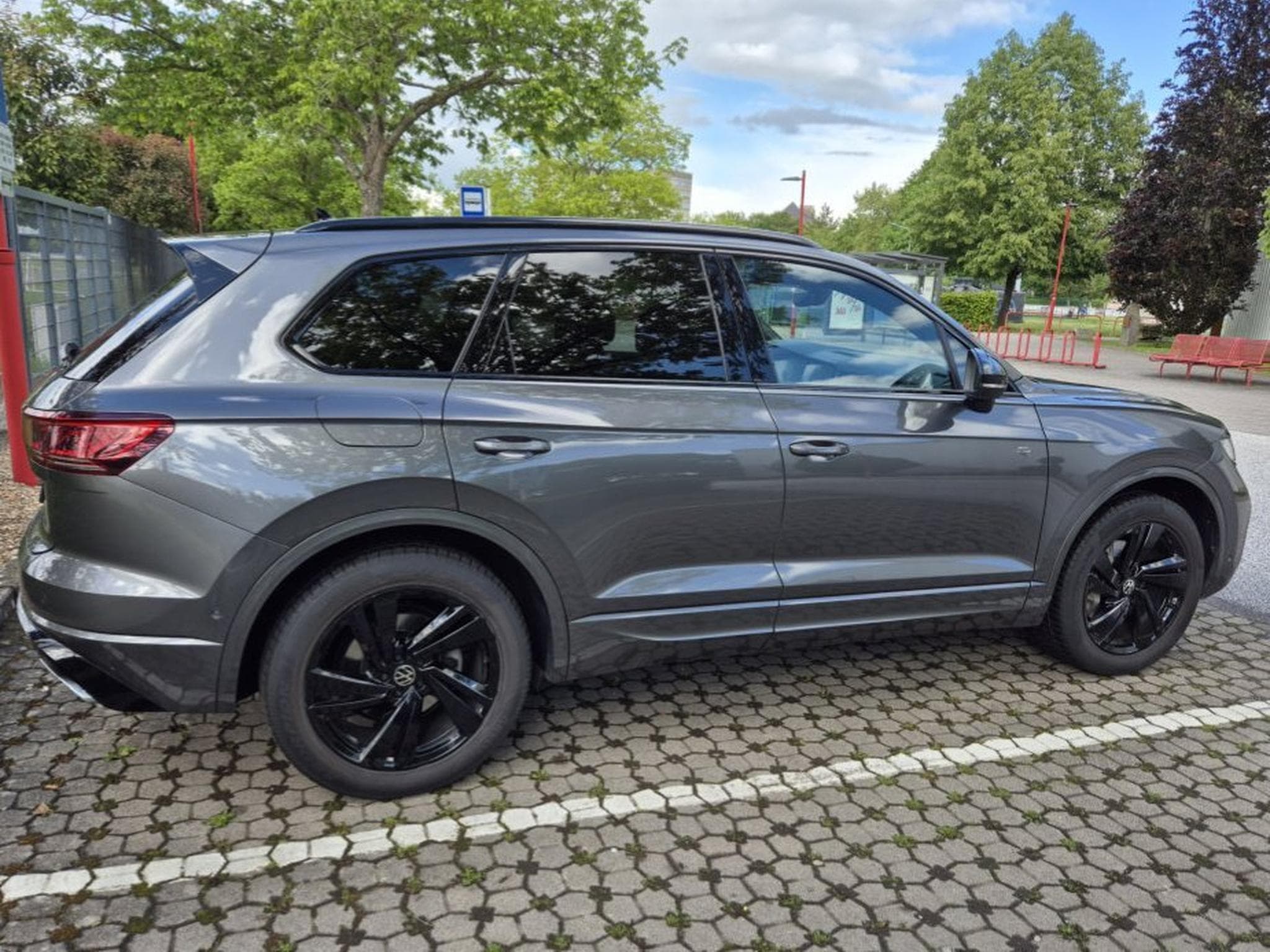 VW Touareg R-Line (2025) - Photo 4