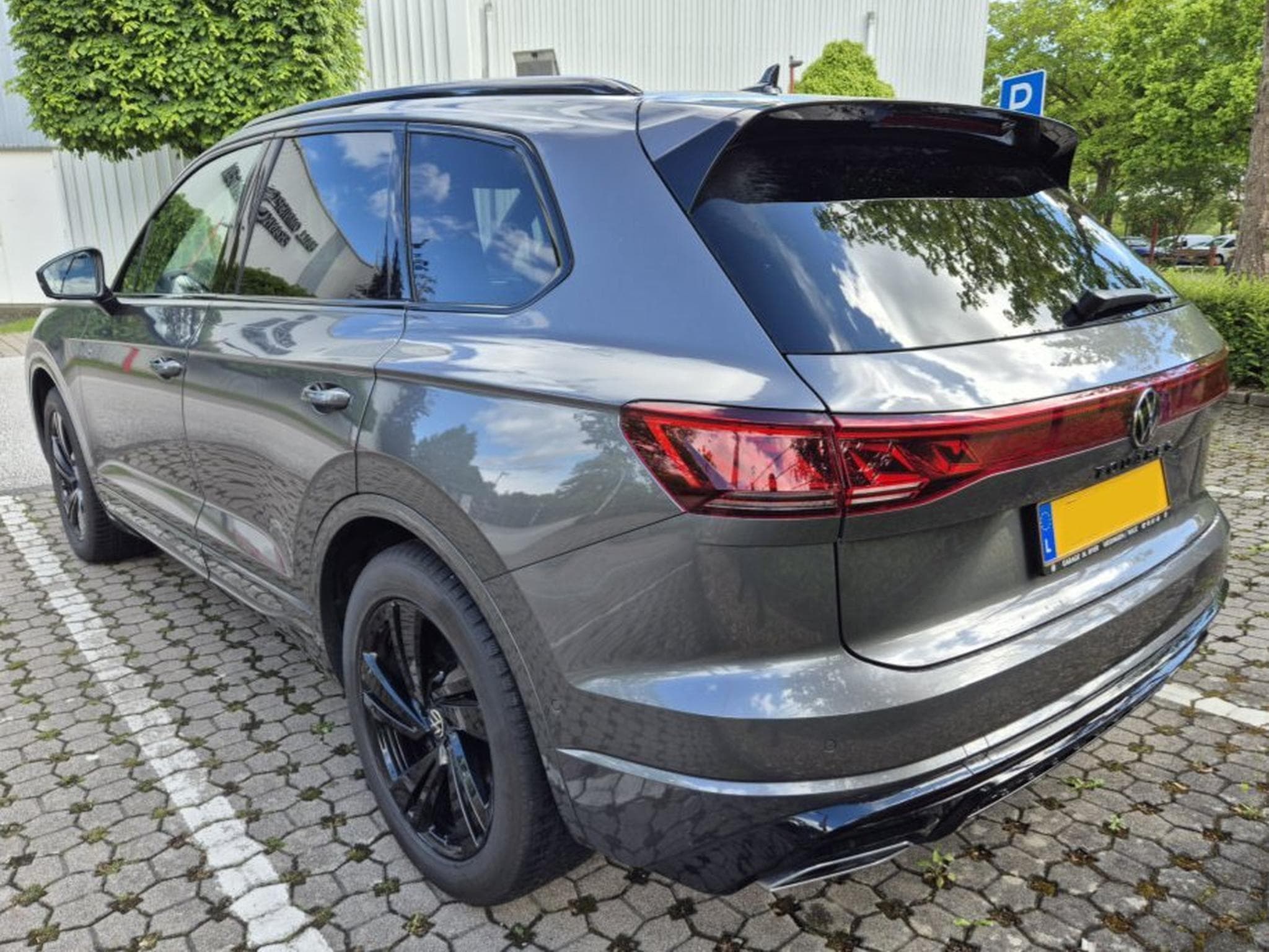 VW Touareg R-Line (2025) - Photo 6