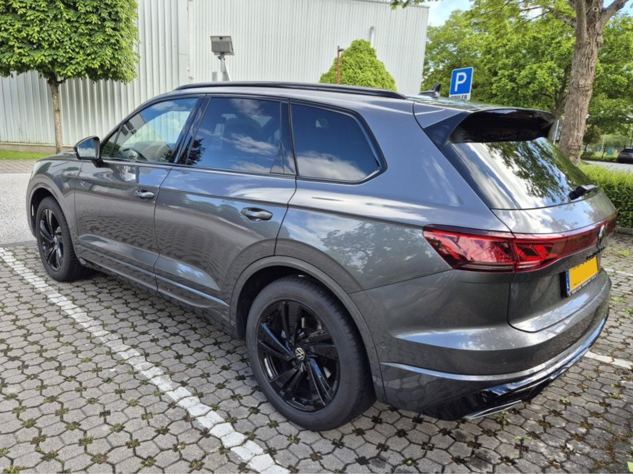 VW Touareg R-Line (2025) - Photo 7