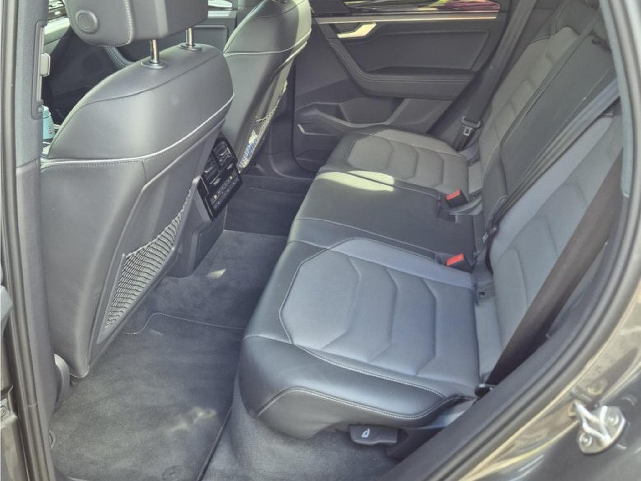 VW Touareg R-Line (2025) - Photo 13