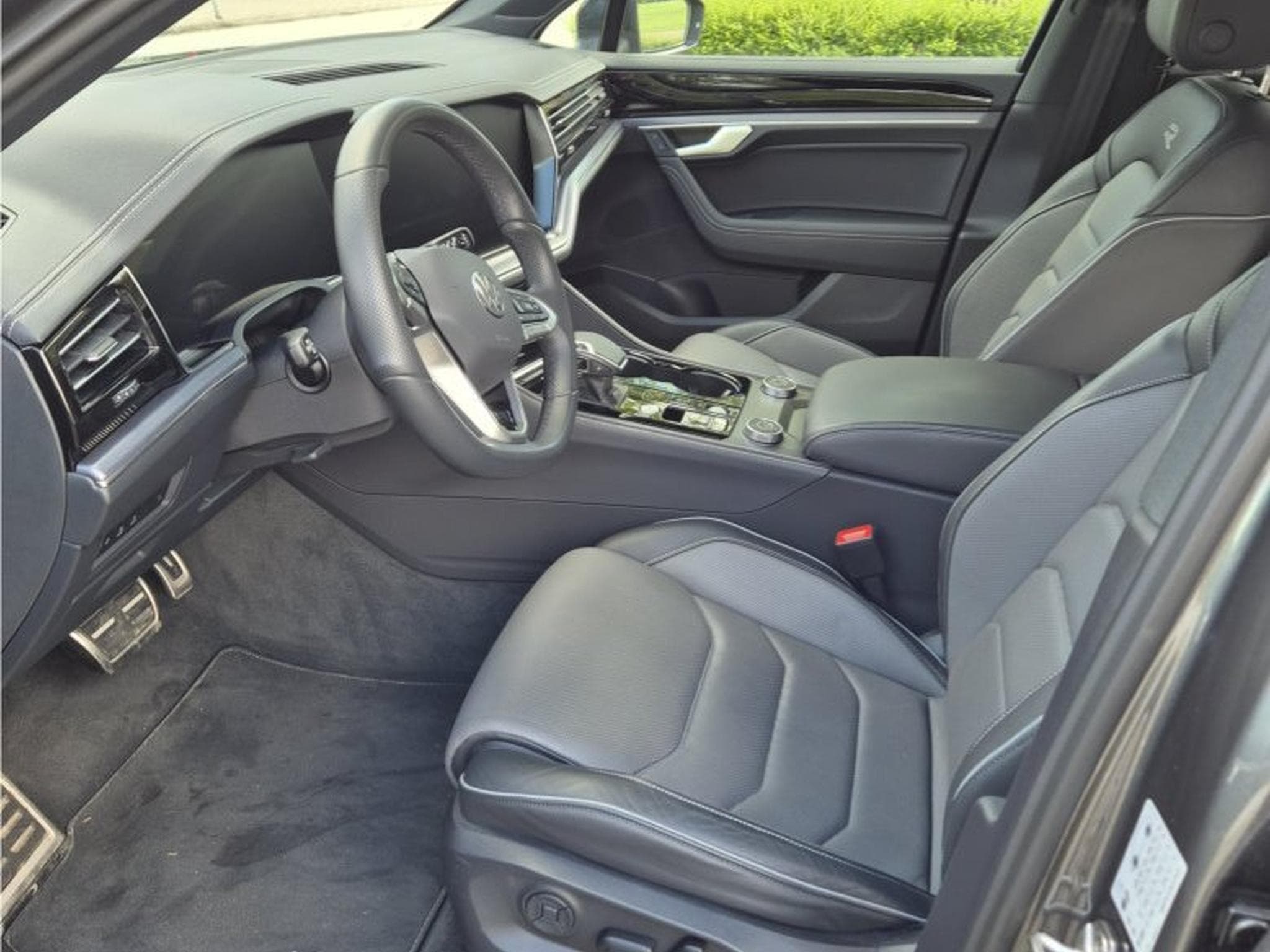 VW Touareg R-Line (2025) - Photo 14