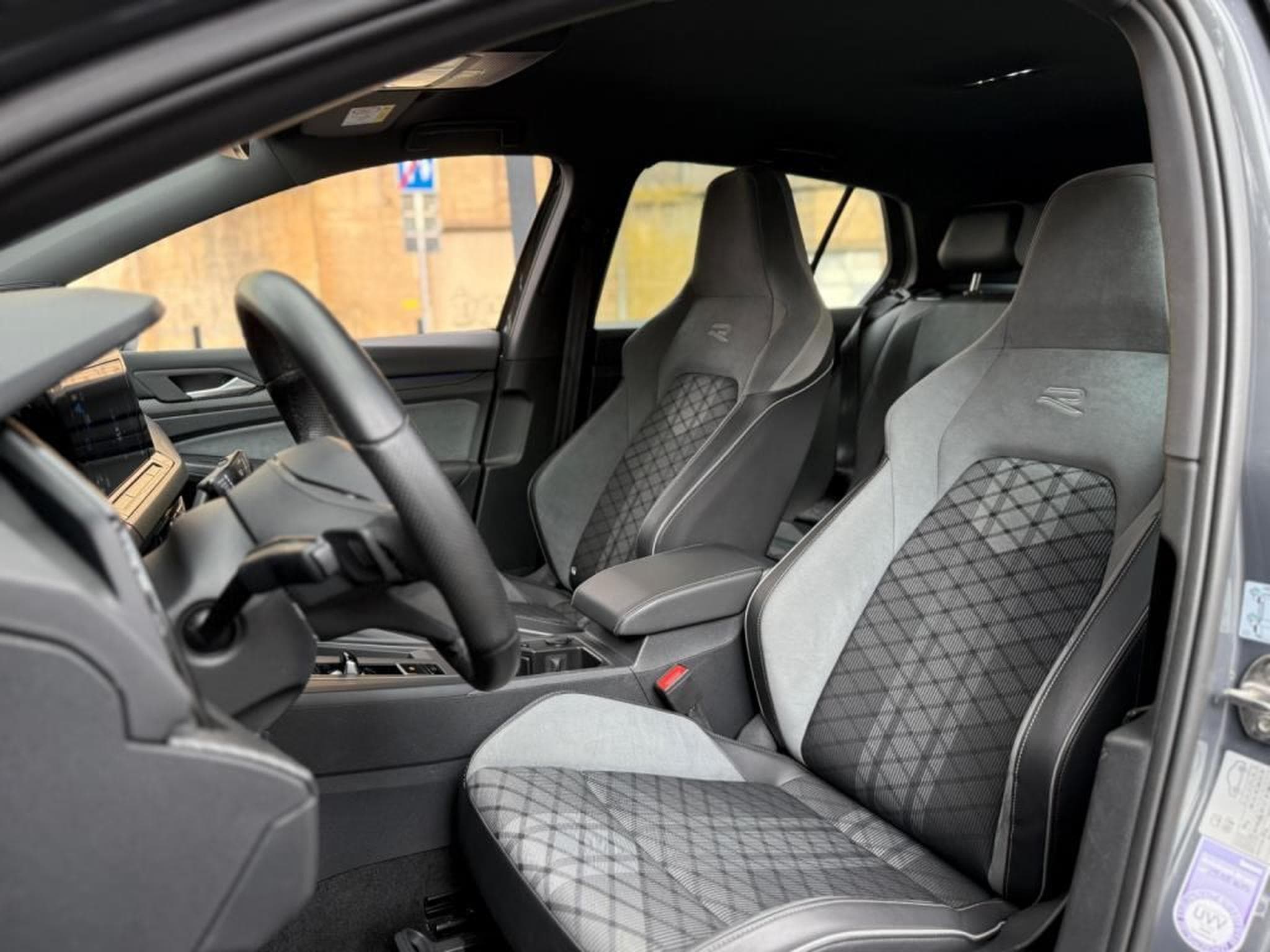 VW Golf VIII / R LINE / Automatique / LED / COCKPIT VIRTUEL (2022) - Photo 15