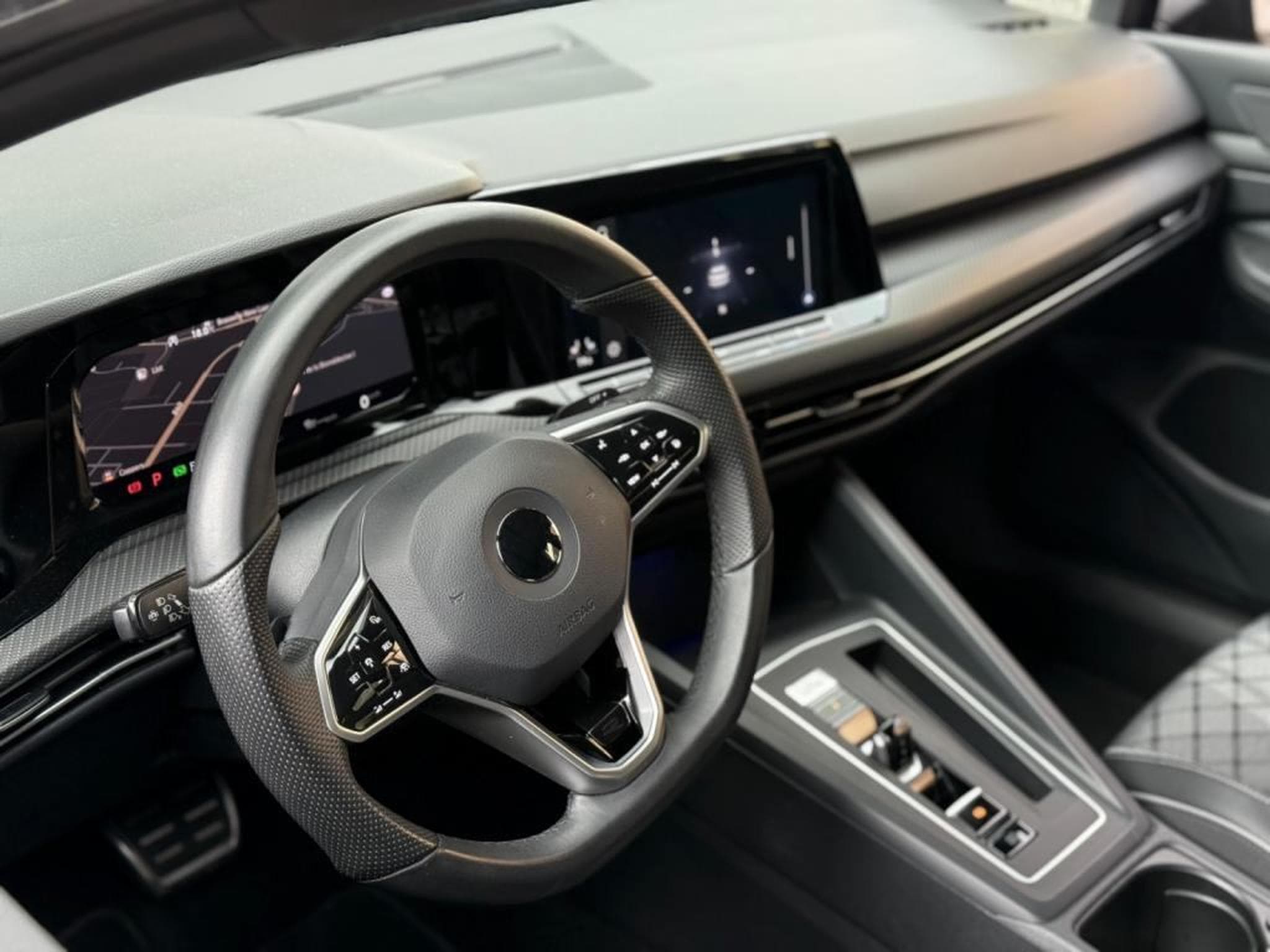 VW Golf VIII / R LINE / Automatique / LED / COCKPIT VIRTUEL (2022) - Photo 17