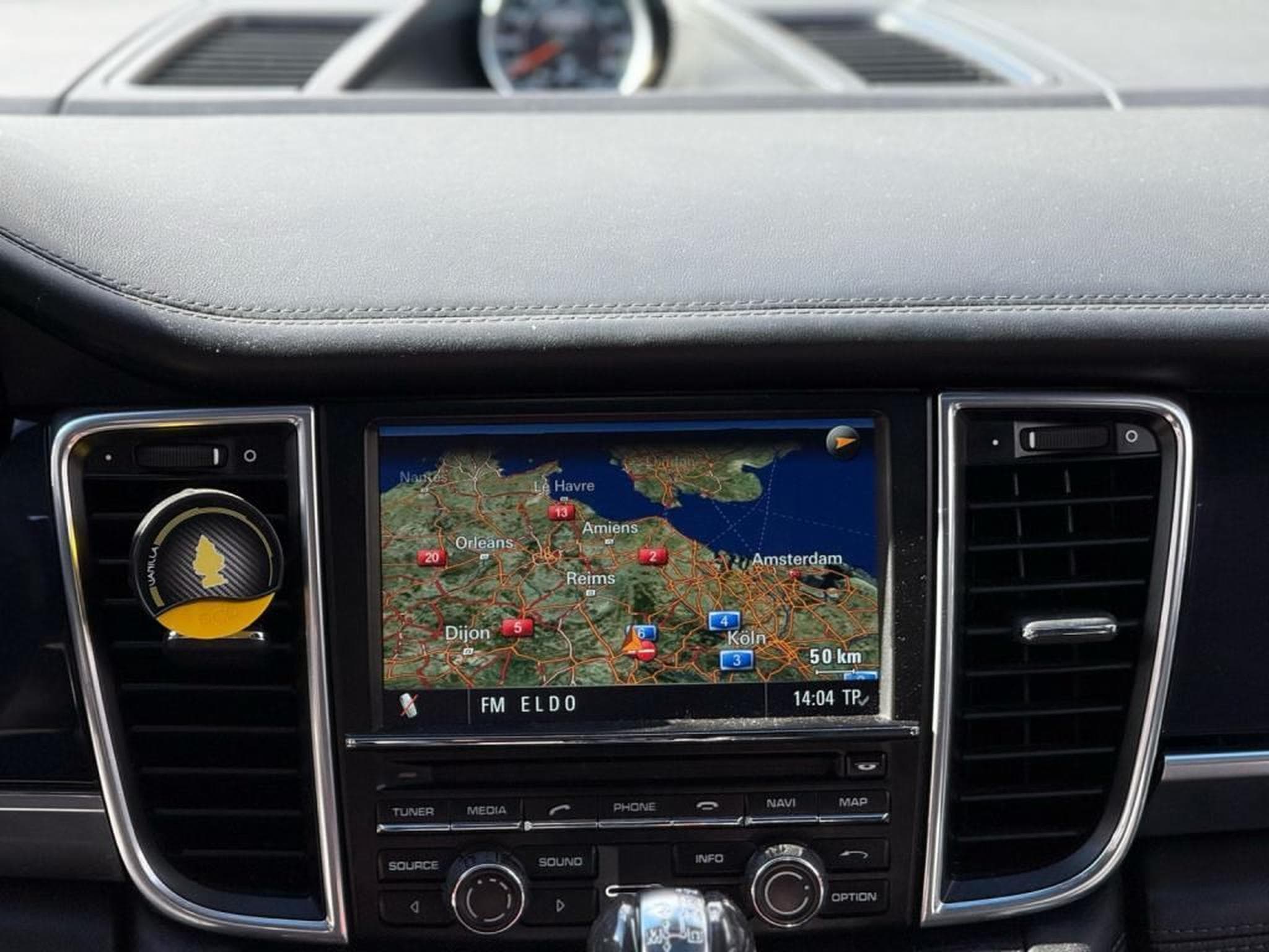 Porsche Panamera GTS / 4.8 / PDK / (2012) - Photo 17