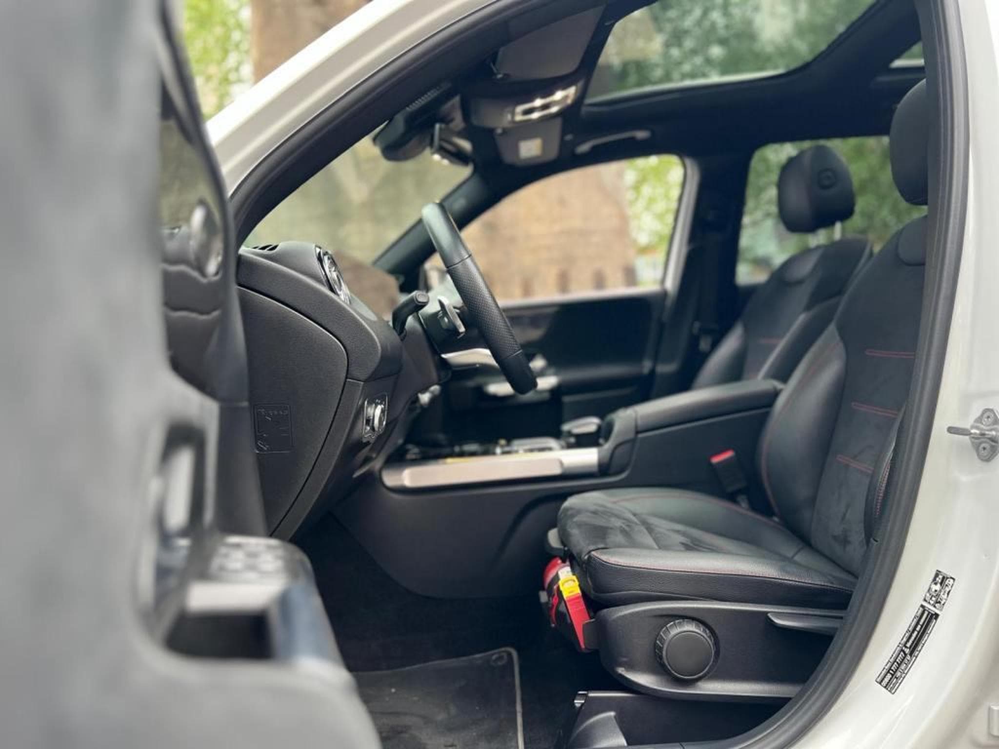 Mercedes GLB 250 (2021) - Photo 16