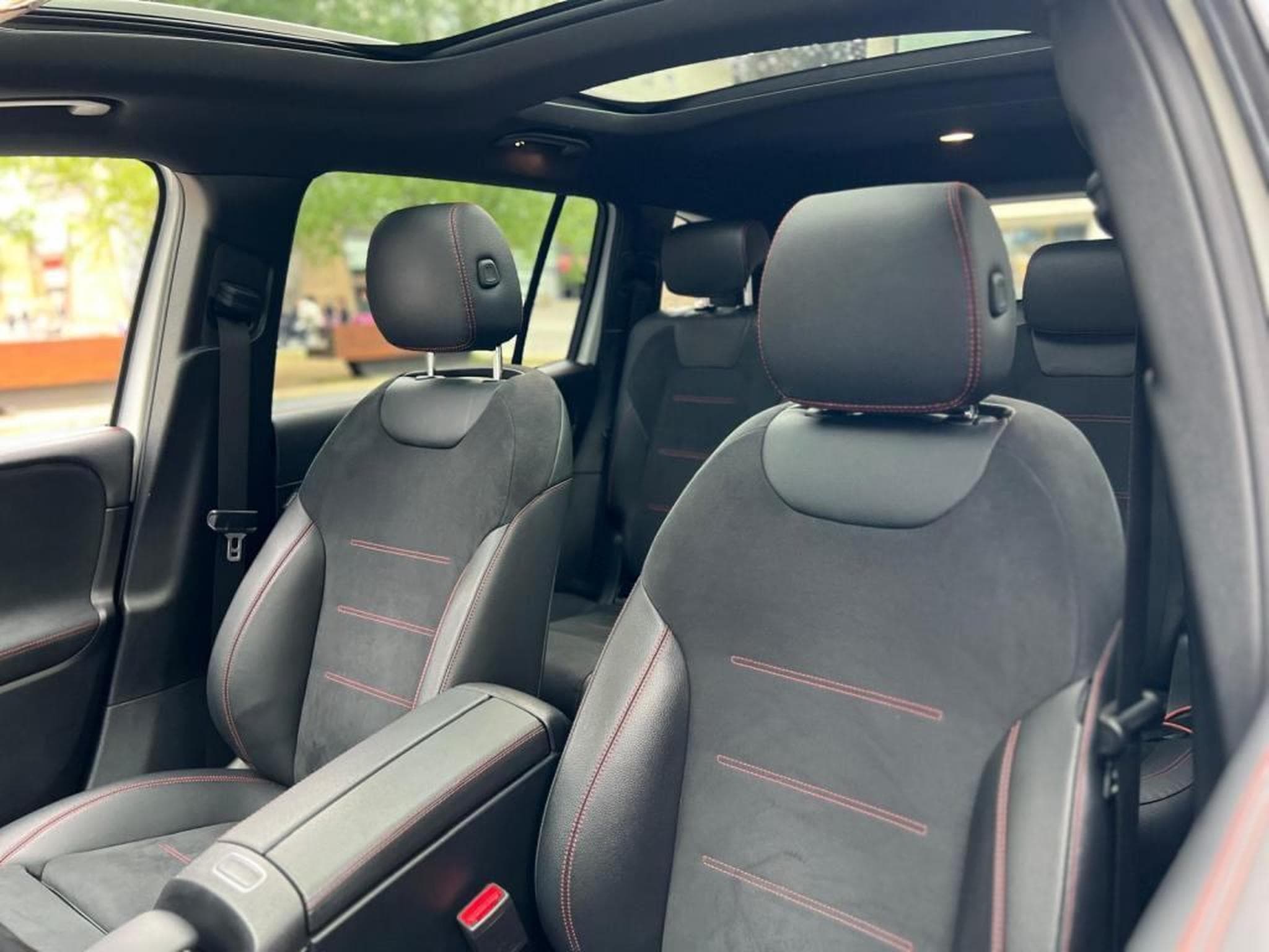 Mercedes GLB 250 (2021) - Photo 17
