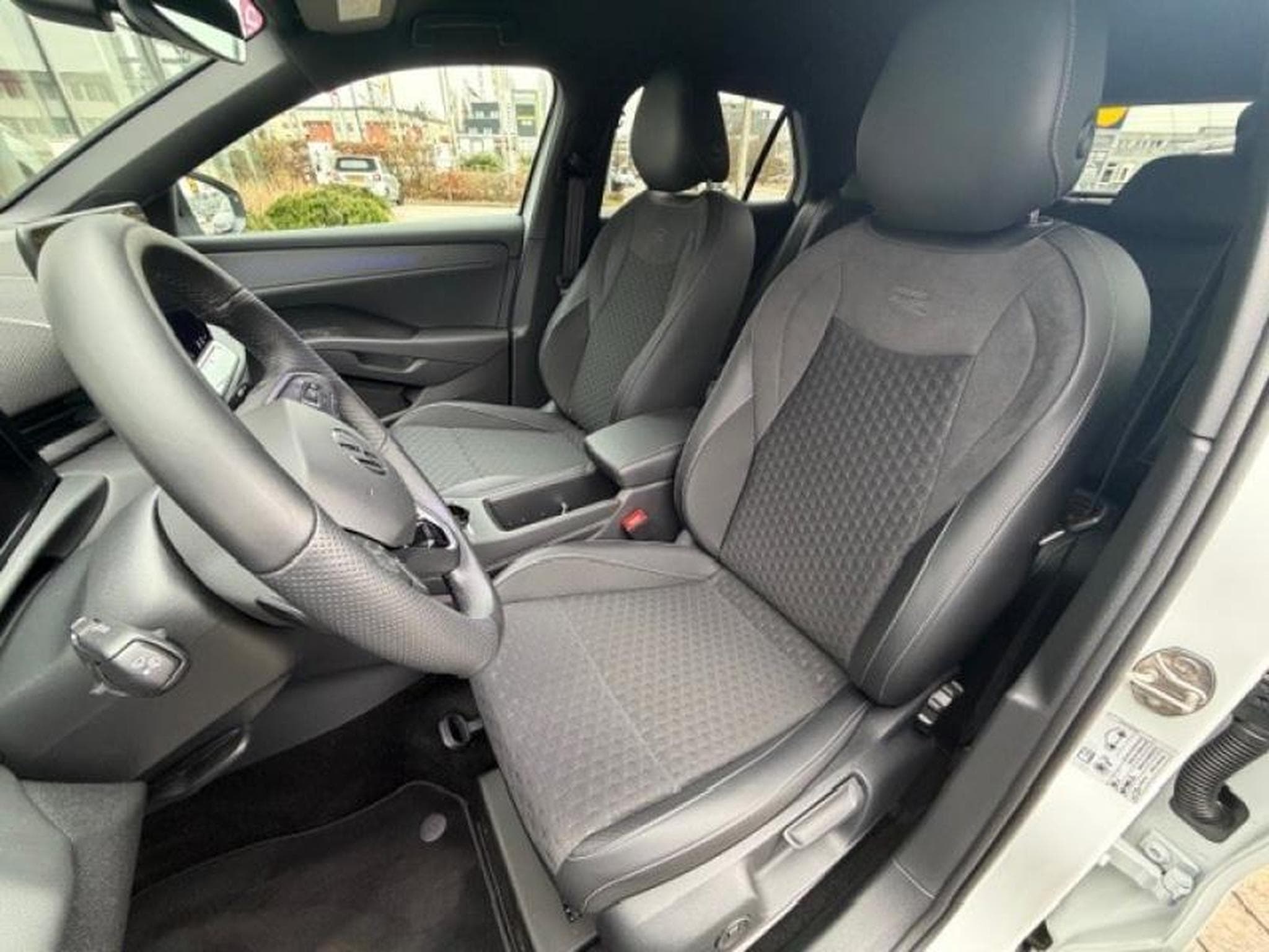 VW T-Roc R-LINE (2025) - Photo 12