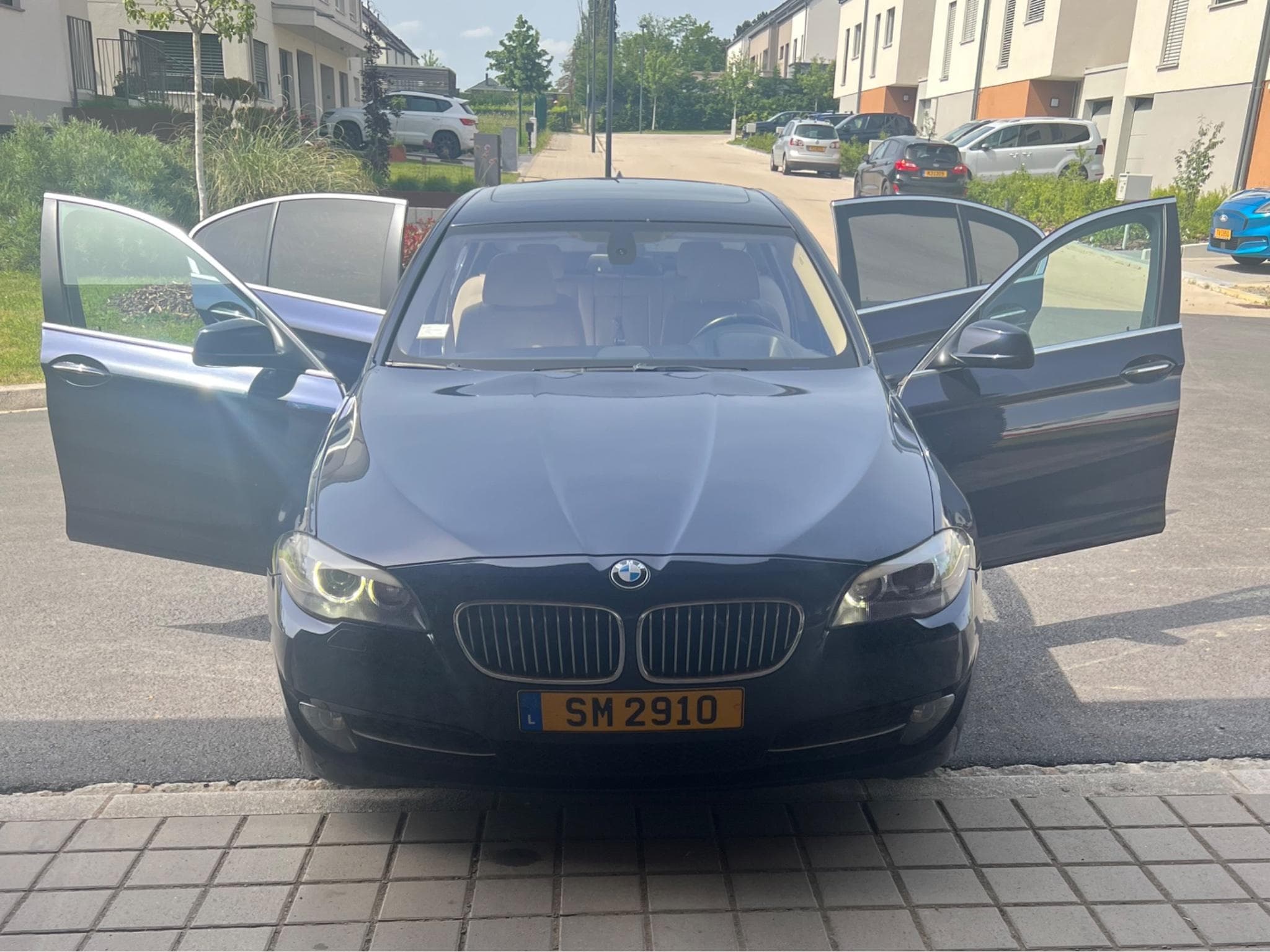 BMW 530 530D X-Drive (2011) - Photo 2